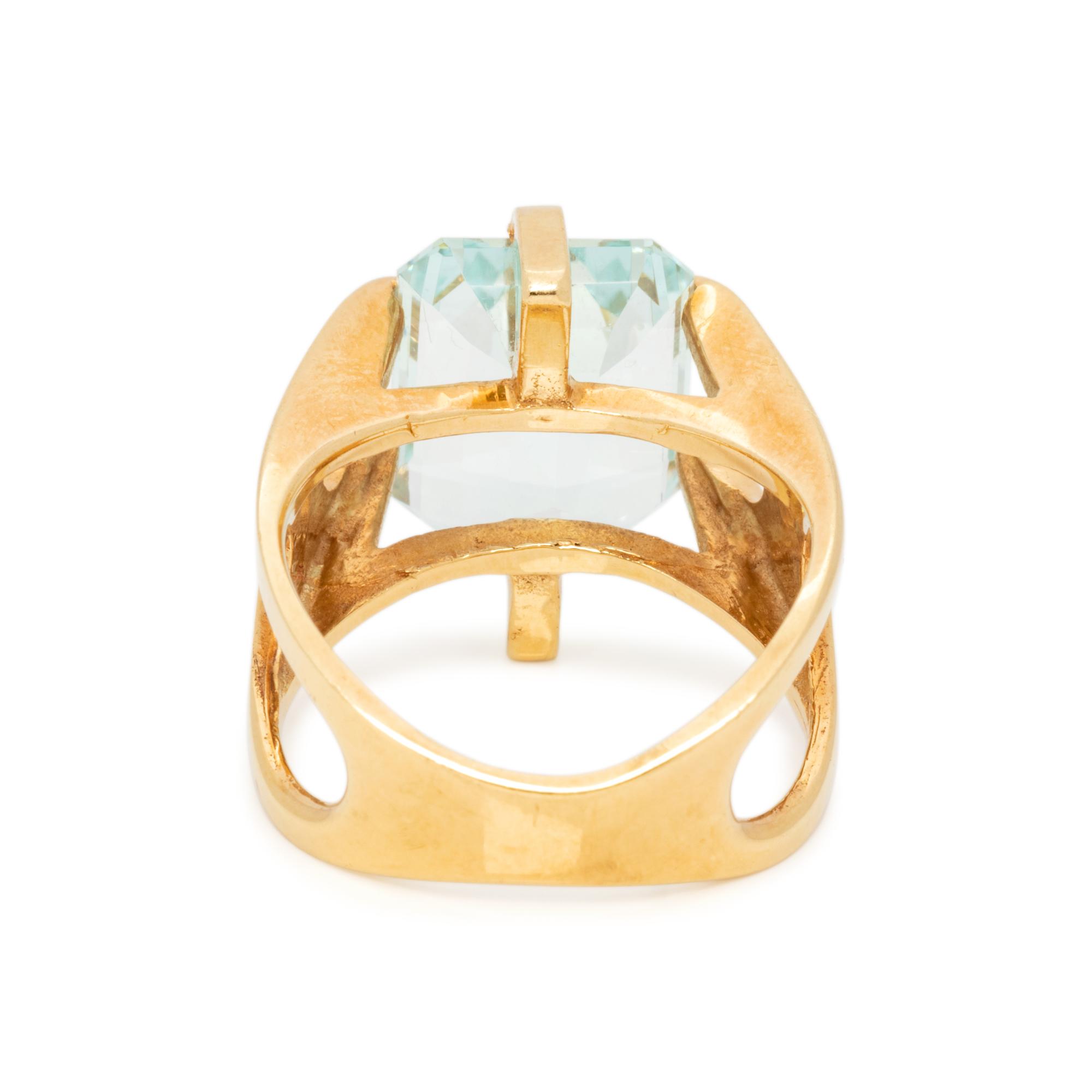 YELLOW GOLD AND AQUAMARINE RING
