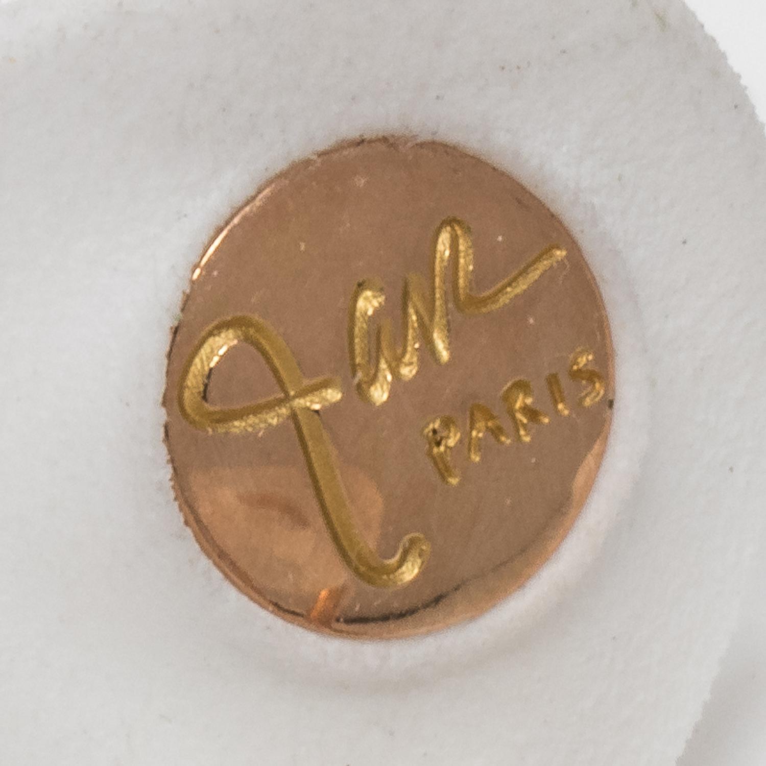 JAR, WHITE RESIN ARUM EARCLIPS
