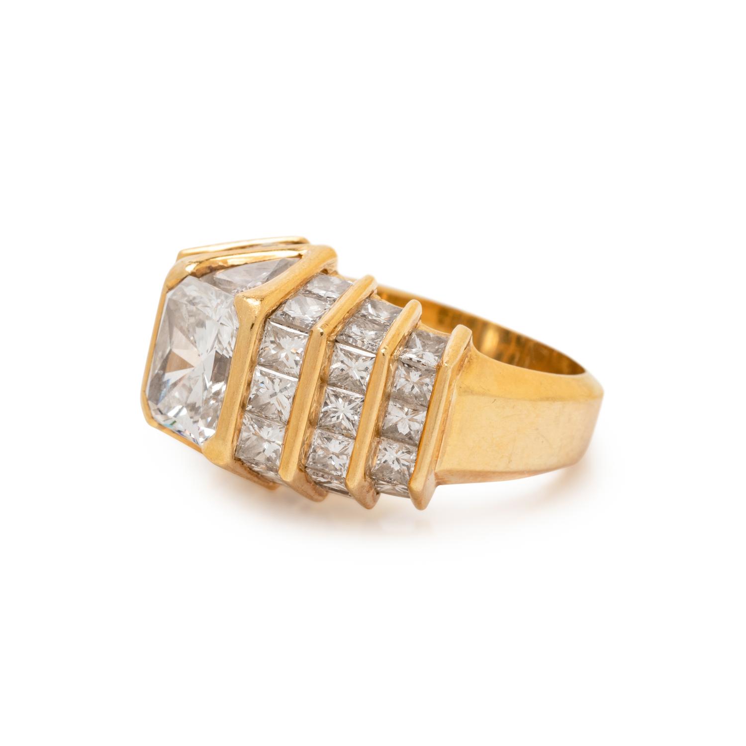 DIAMOND RING