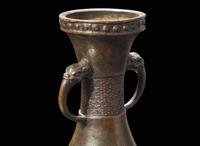A Chinese patinated bronze vase, probably Yuan dynasty 銅加漆獸耳瓶 或元