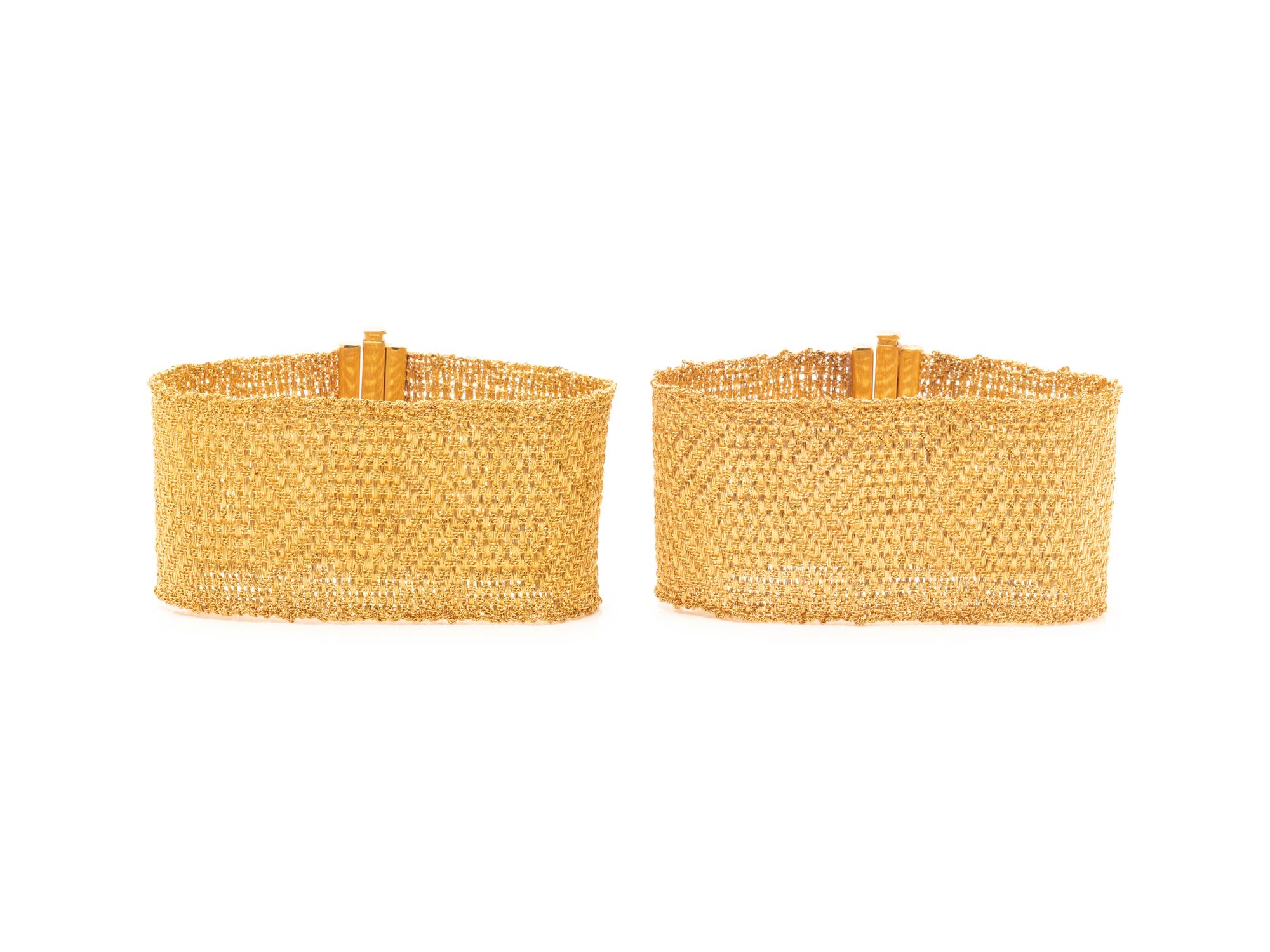PAIR OF YELLOW GOLD BRACELETS
