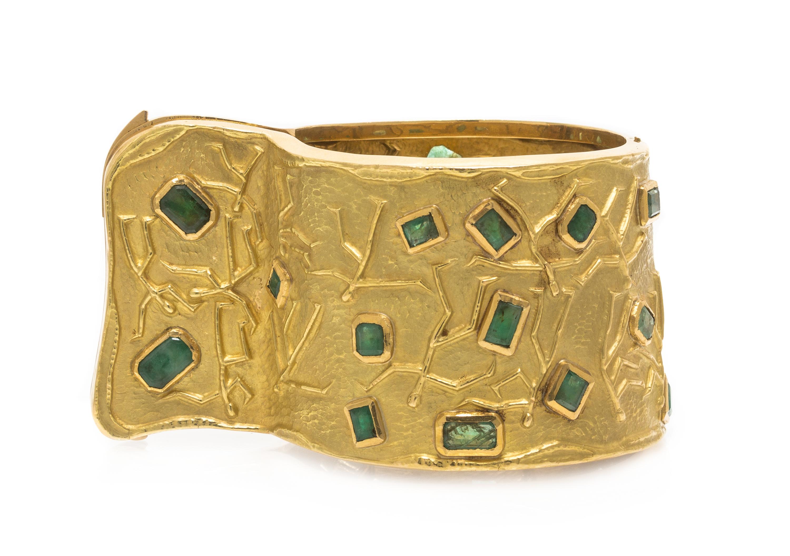 An 18 Karat Yellow Gold and Emerald Cuff Bracelet, Carlo Pepali, Circa 1950, 82.30 dwts.