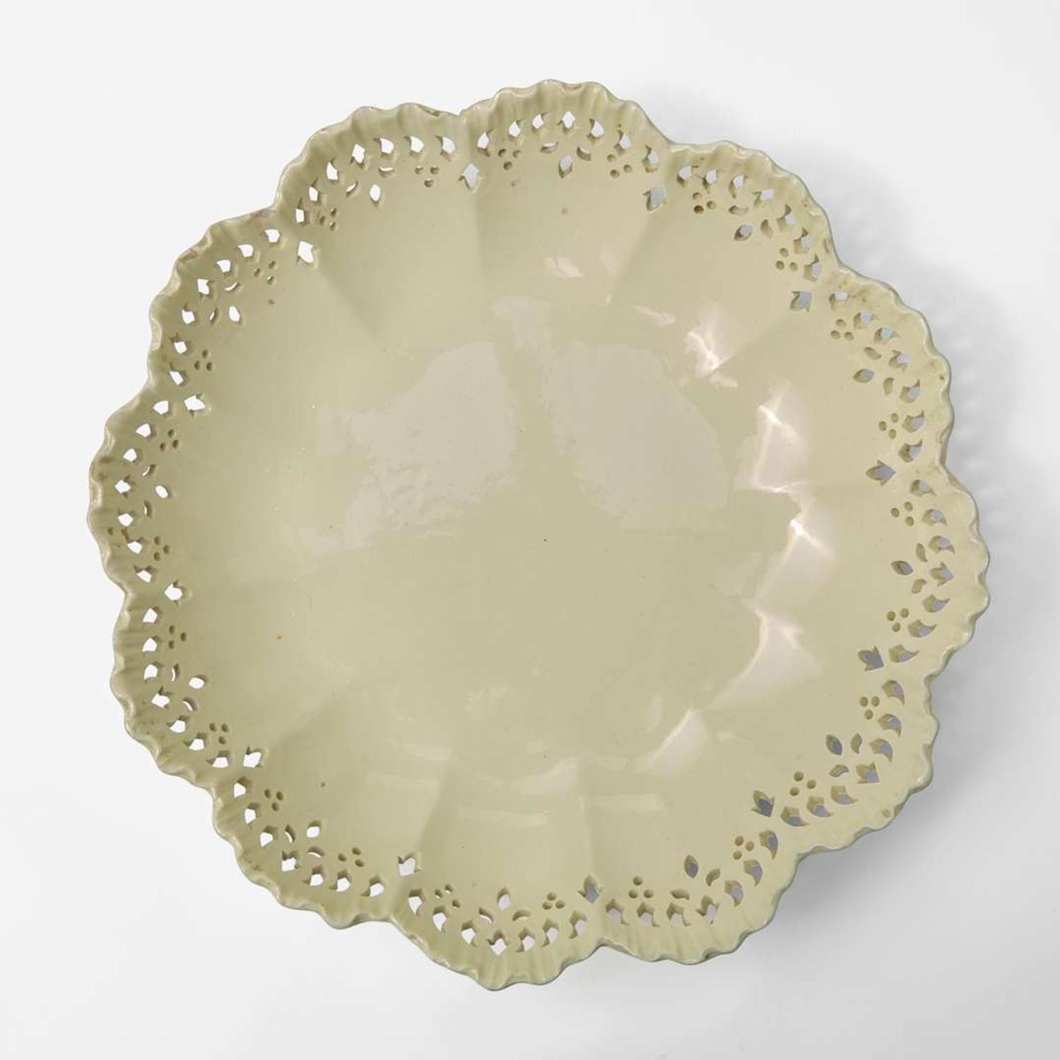 A Wedgwood Pierced Queensware Bowl UK, circa 1790