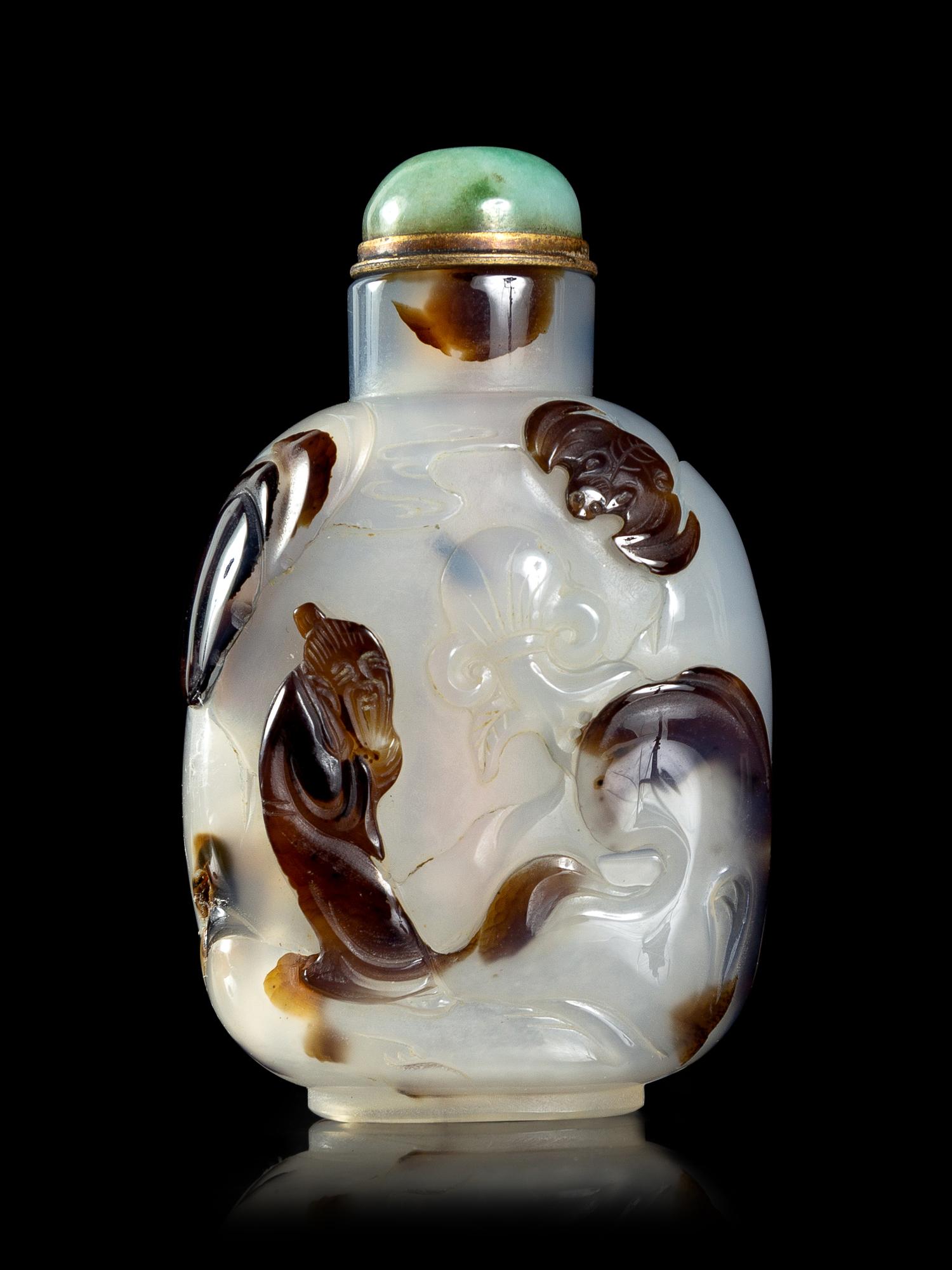 A Silhoutte Carved Agate Snuff Bottle