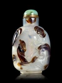 A Silhoutte Carved Agate Snuff Bottle