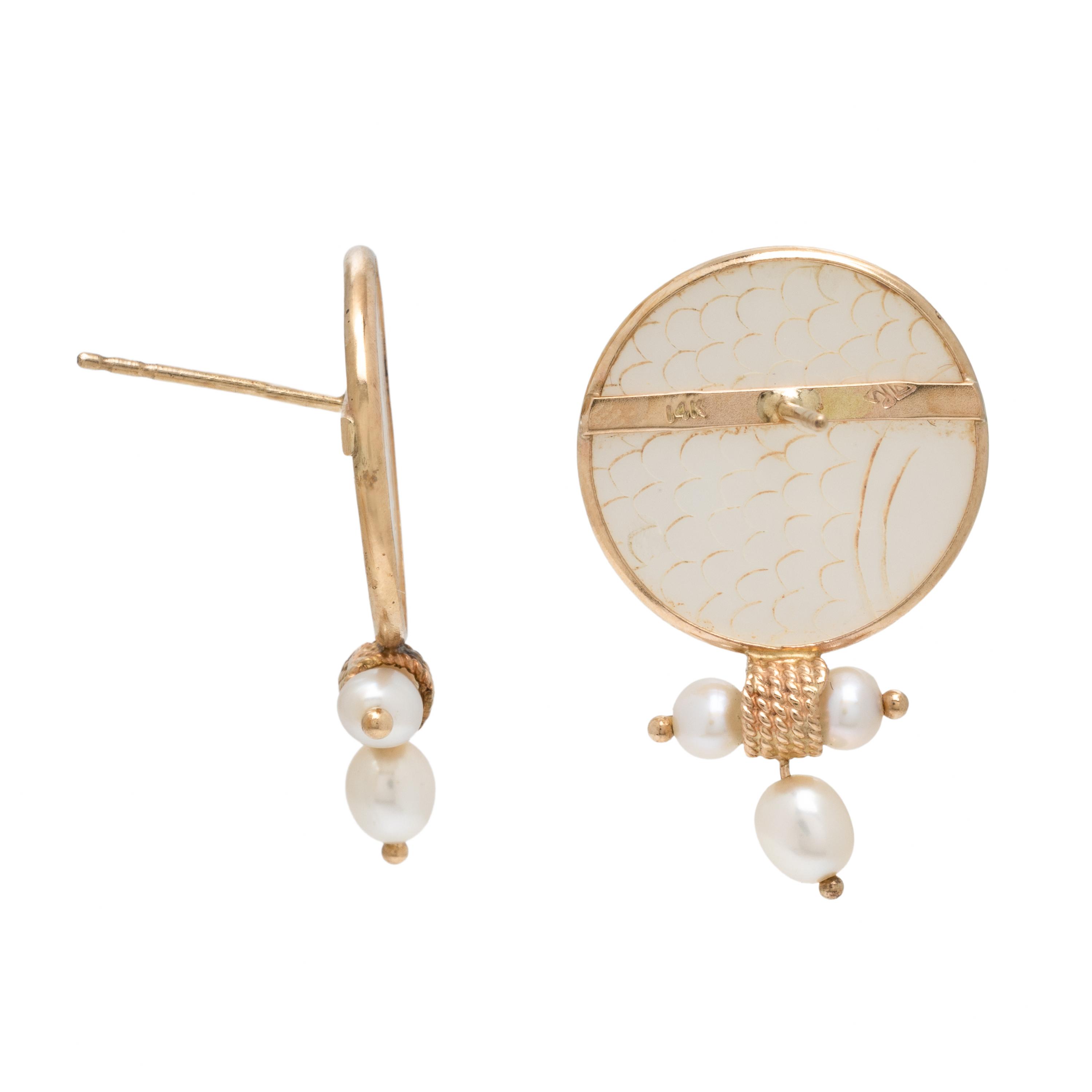 Donna Chambers, Chinese Mother-of-Pearl Gaming Counter and Yellow Gold Necklace and Earrings
