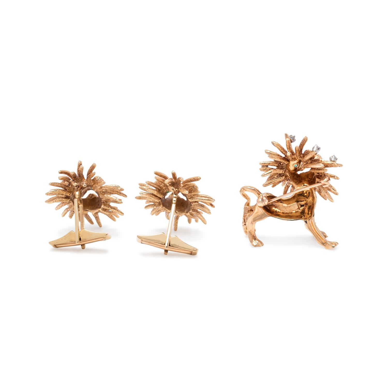 COLLECTION OF YELLOW GOLD LION ACCESSORIES