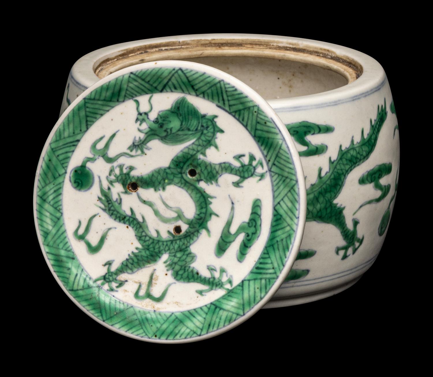 A Chinese Green-Enameled 'Dragon' Porcelain Cricket Jar and Cover