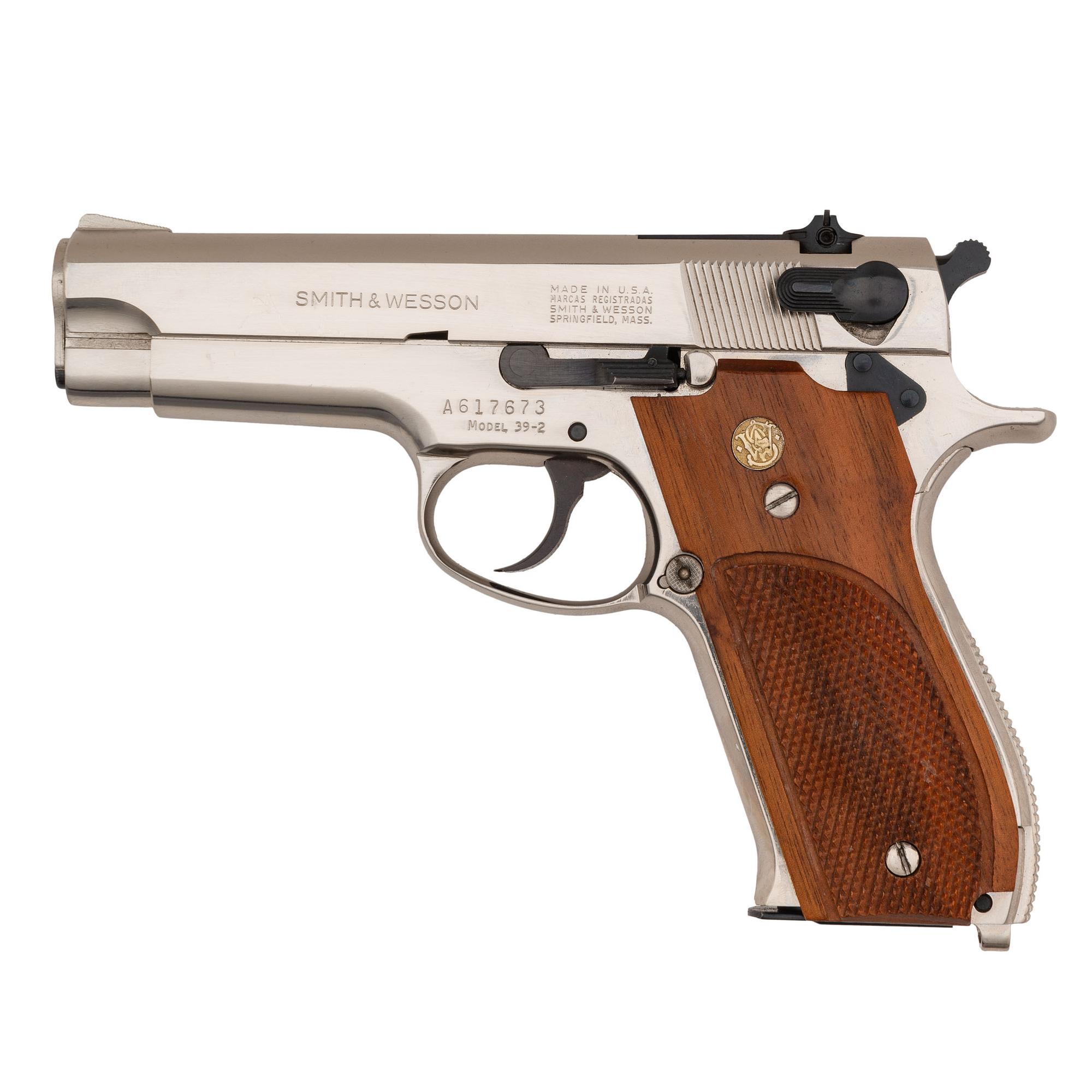 *Smith & Wesson Model 39-2 in Box with Accessories
