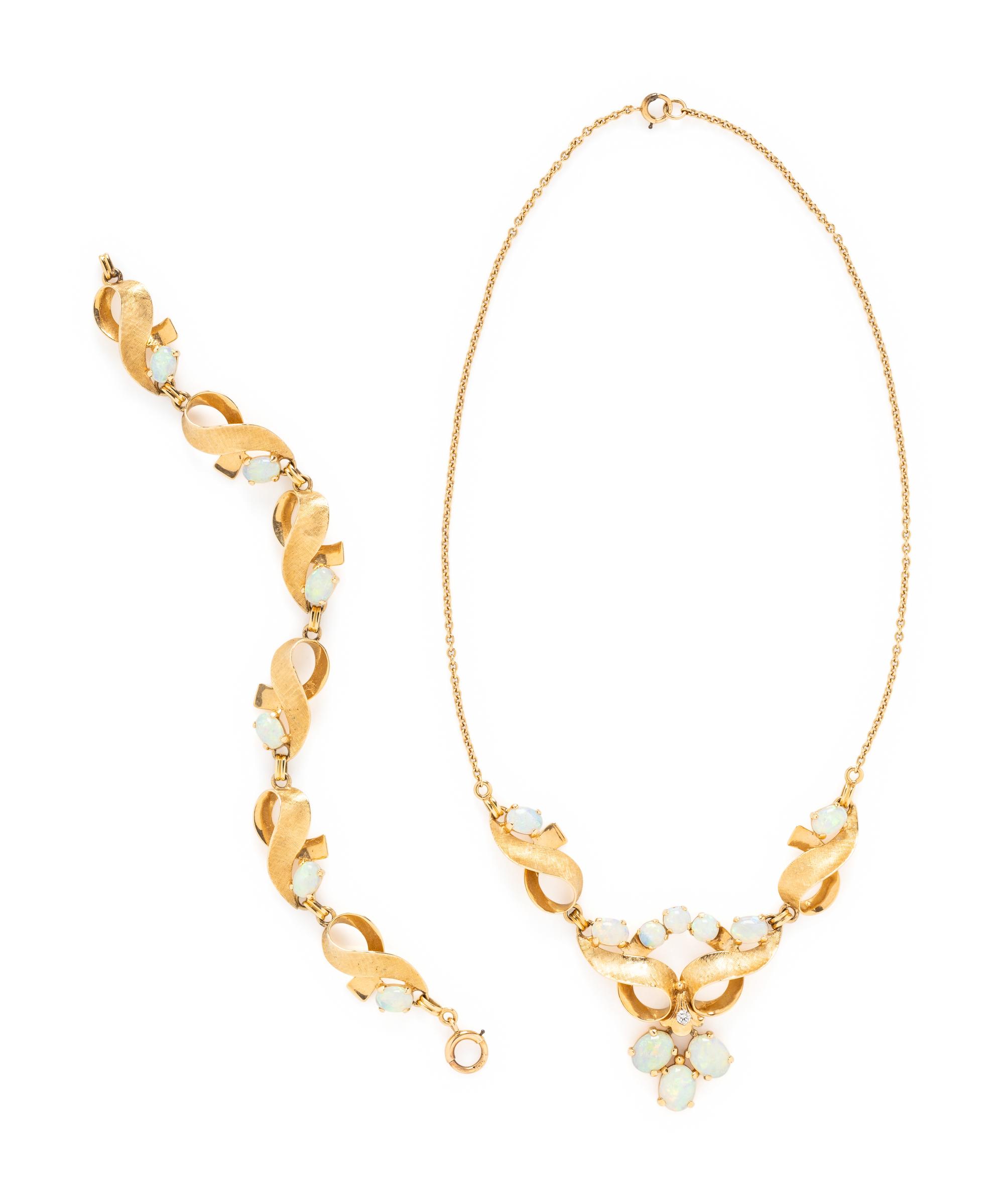 YELLOW GOLD, OPAL AND DIAMOND SET