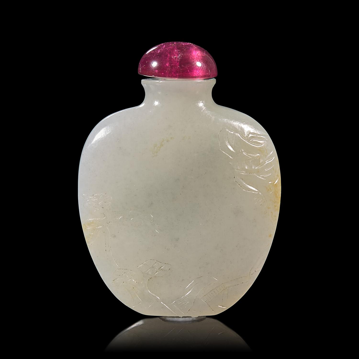A Chinese Carved Jade "Bat" Snuff Bottle, 18th-19th Century