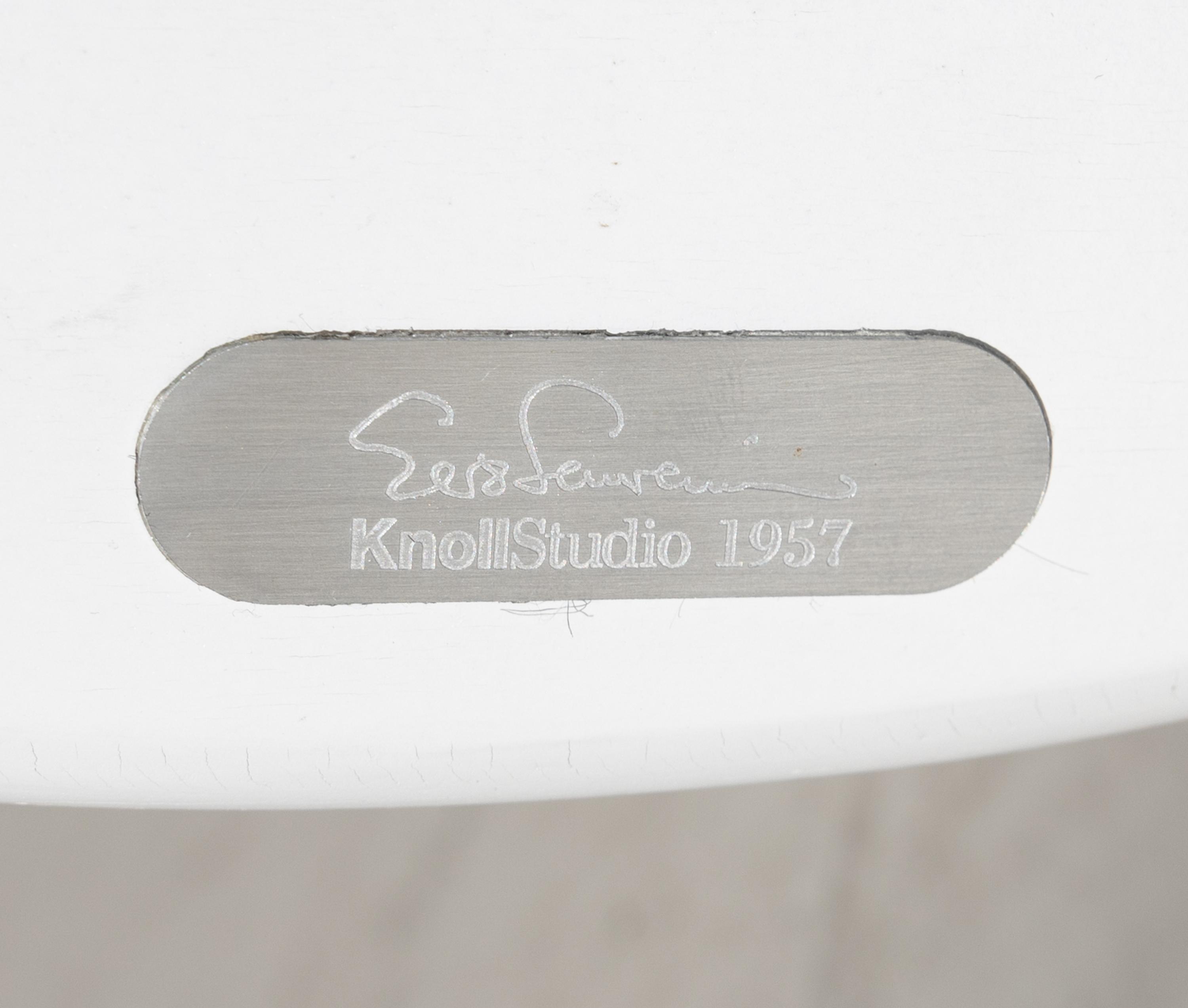 Tulip Dining Table, model 174W Knoll, USA