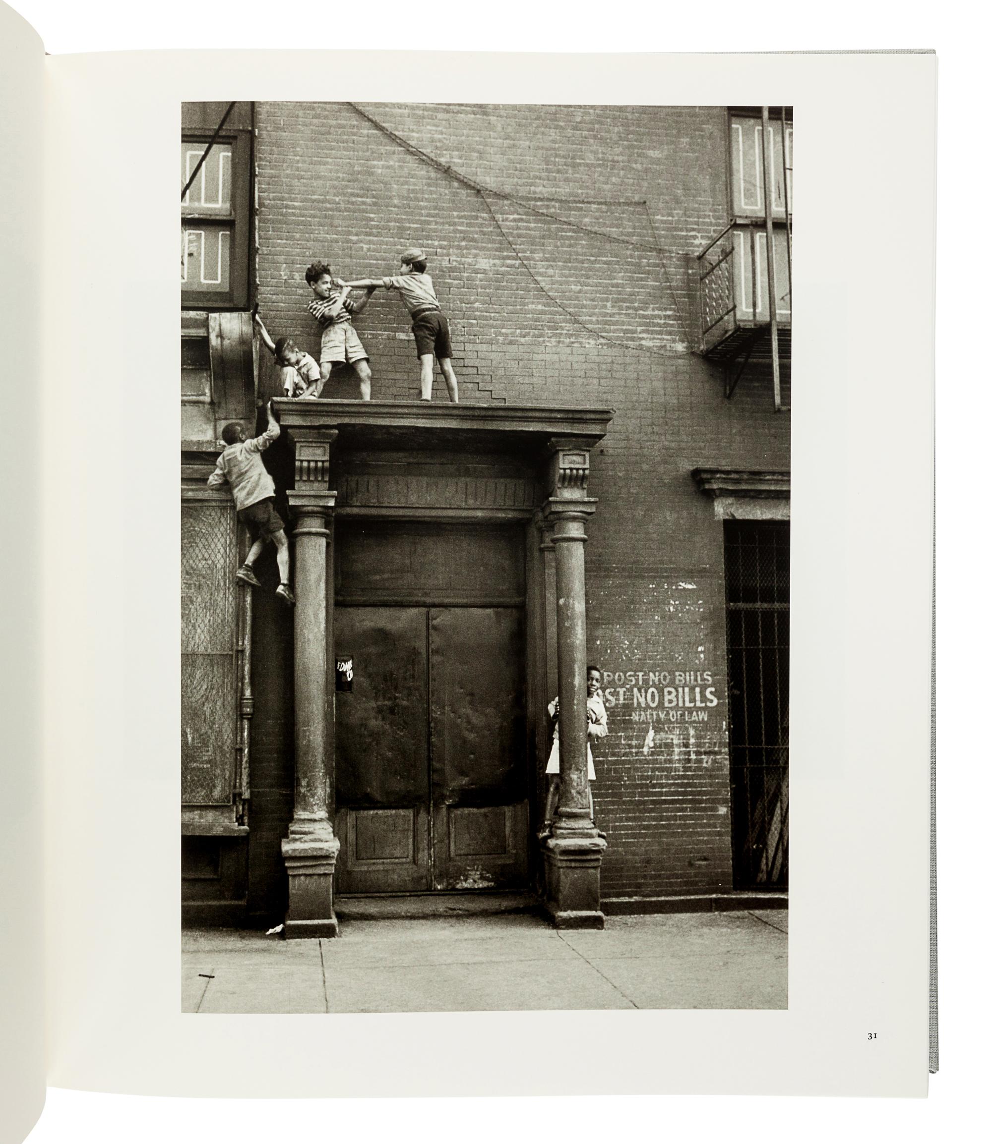 [LEVITT, Helen (1913-2009)]. PROSE, Francine. Crosstown. New York: PowerHouse Books, 2001.