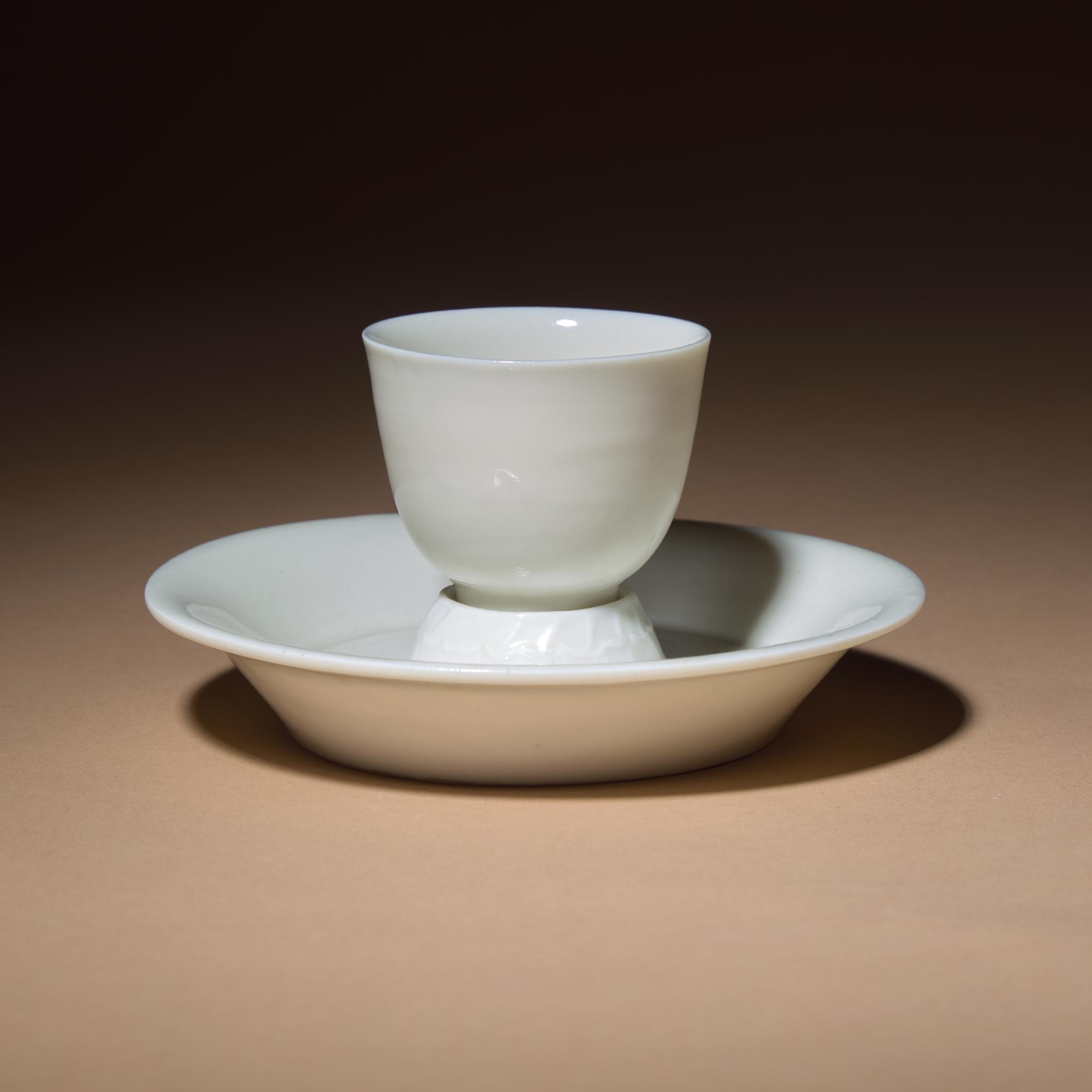 A Chinese Blanc-de-Chine Porcelain Cup and Associated Lotus Stand, 17th-18th Century — 清早中期 德化白瓷茶杯與蓮花盞托一套
