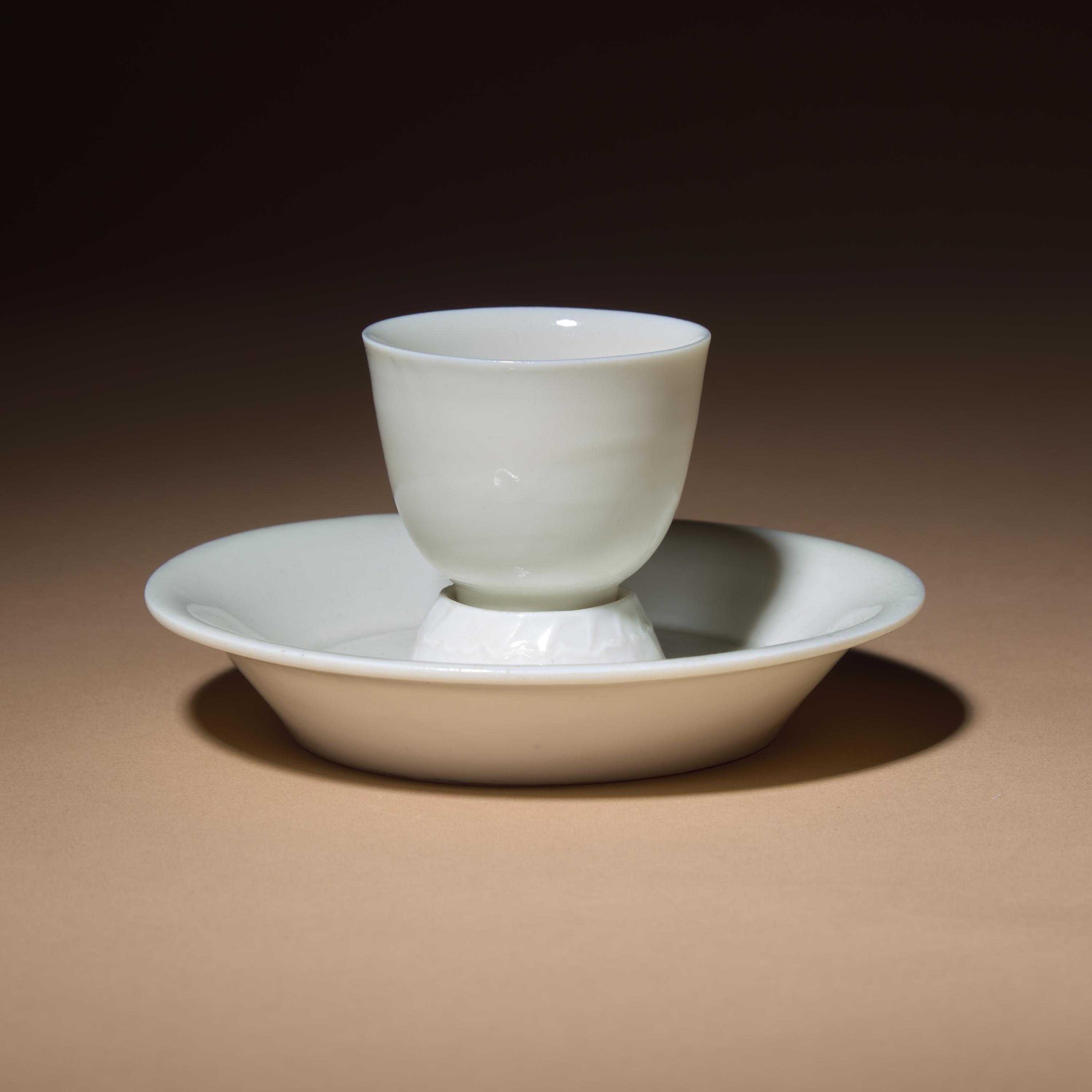 A Chinese Blanc-de-Chine Porcelain Cup and Associated Lotus Stand, 17th-18th Century — 清早中期 德化白瓷茶杯與蓮花盞托一套