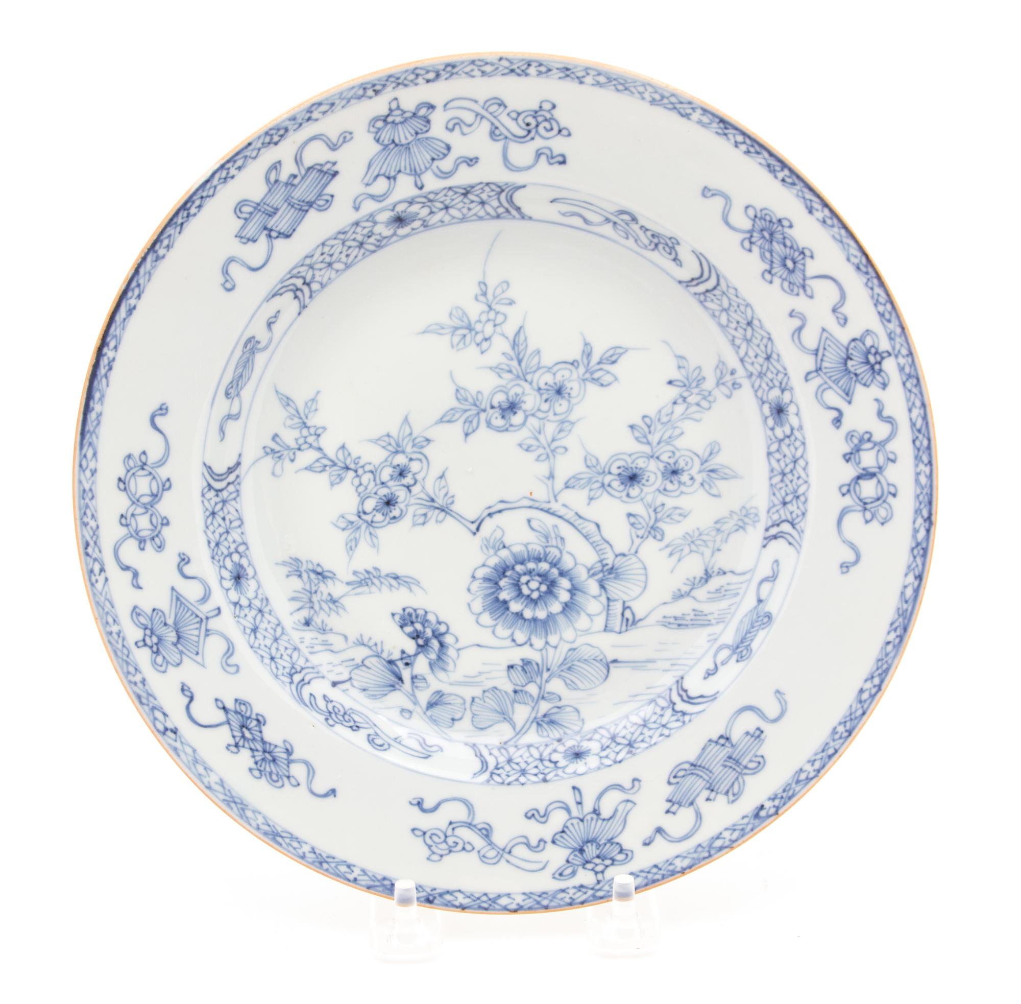 A Set of Five Chinese Export Porcelain Plates