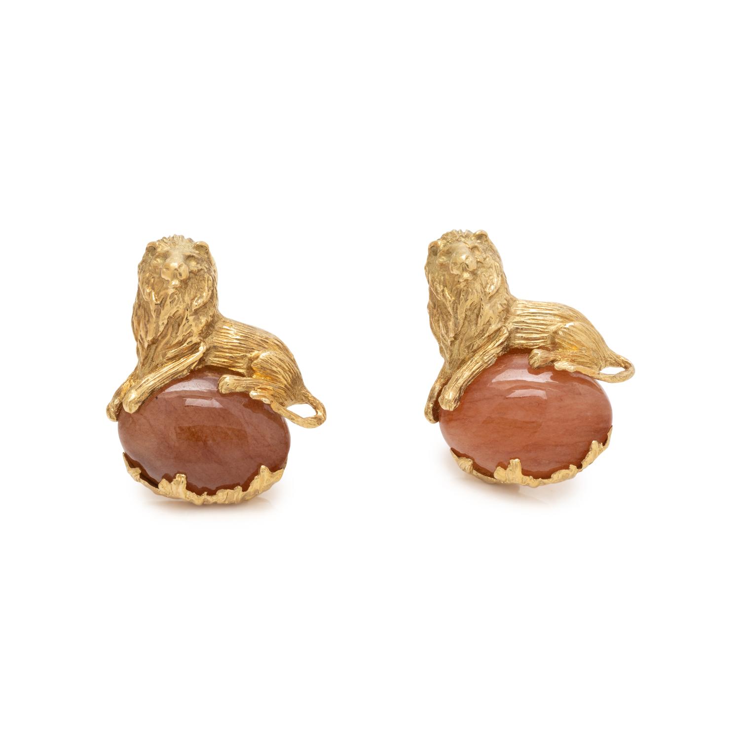 BARBARA ANTON, YELLOW GOLD AND HARDSTONE CUFFLINKS