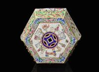 A Chinese famille rose-decorated hexagonal garden stool, late 19th to early 20th century 粉彩開光繡墩 十九世紀晚至二十世紀初