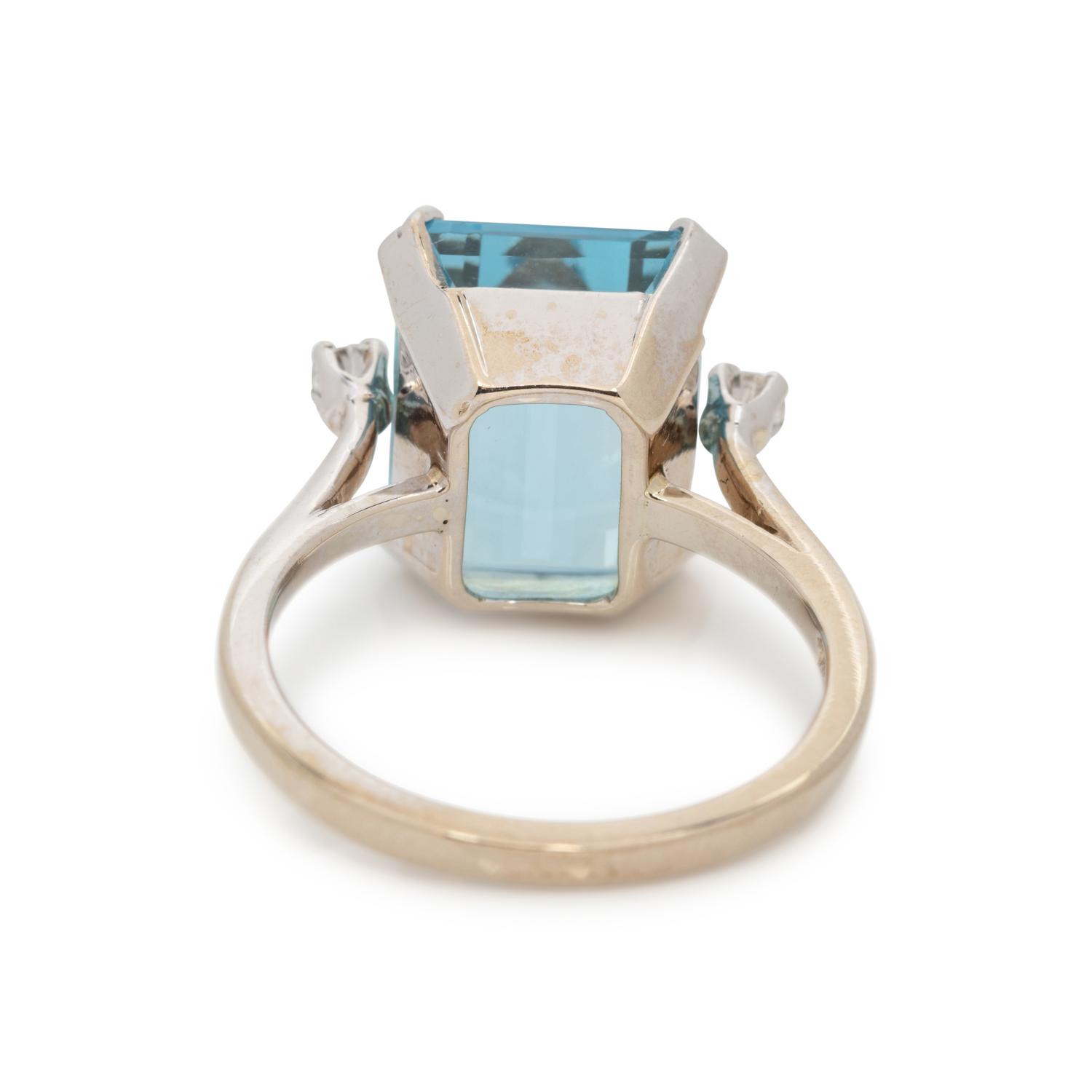 AQUAMARINE AND DIAMOND RING