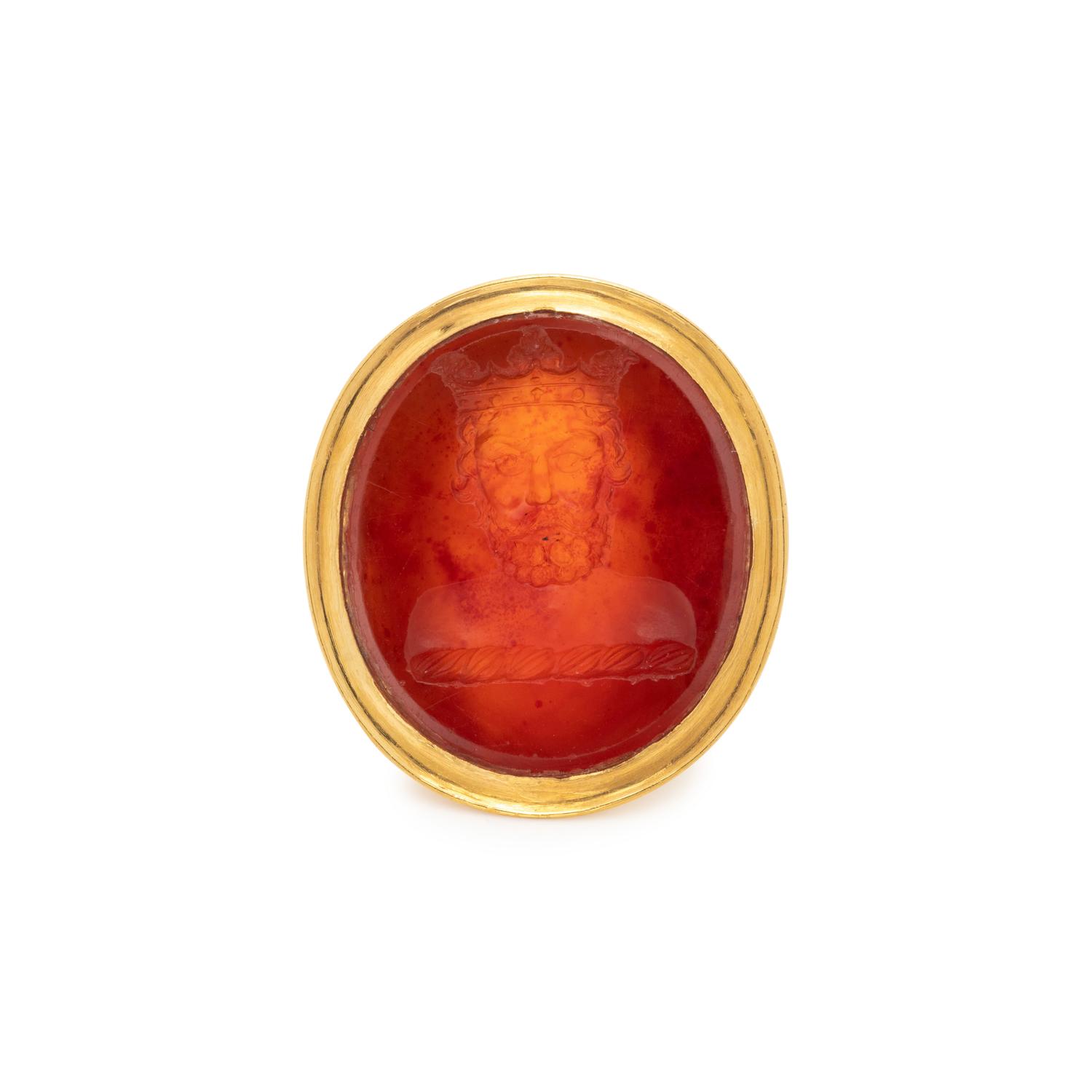 YELLOW GOLD AND CARNELIAN INTAGLIO RING
