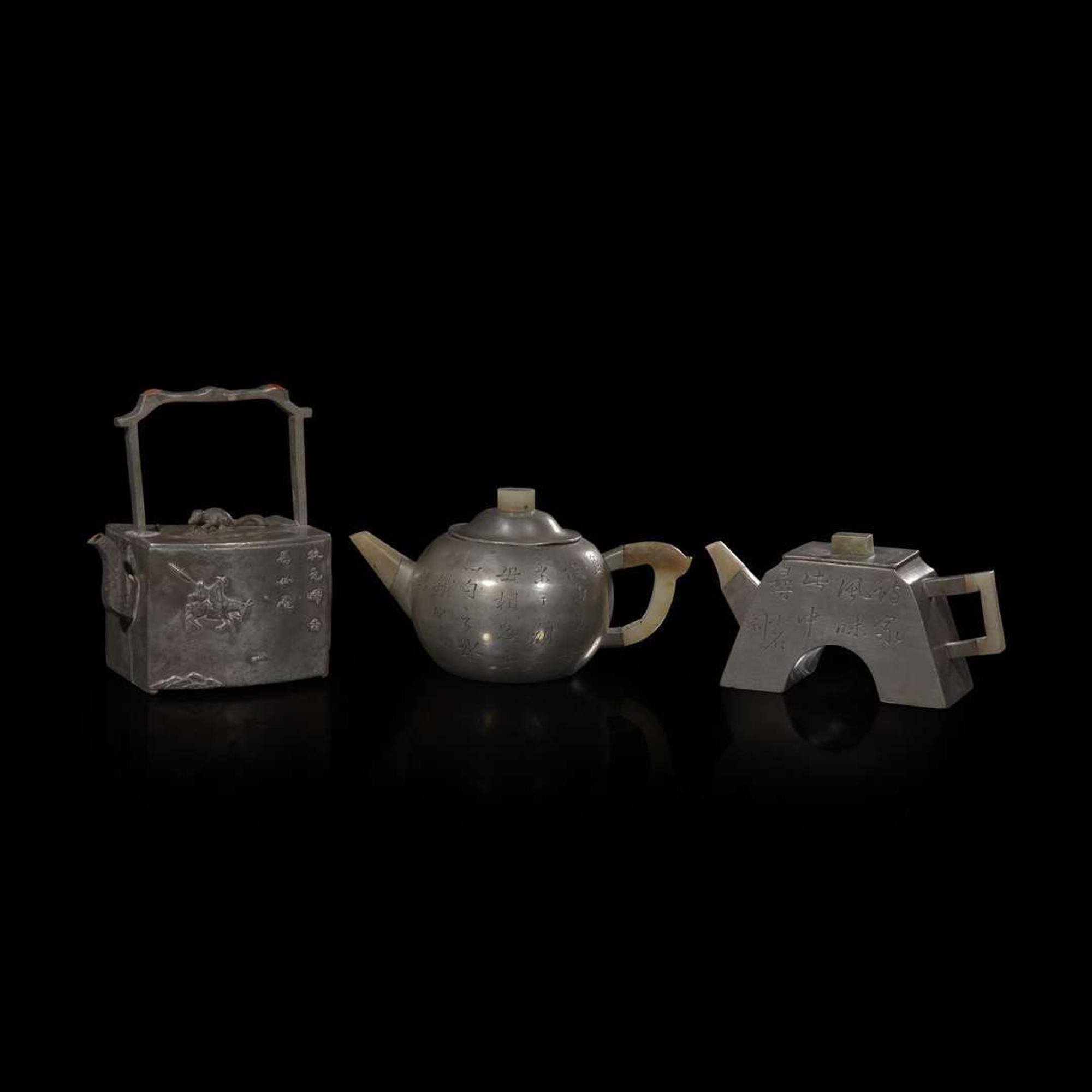 A group of three Chinese jade-mounted pewter teapots 嵌玉錫包茶壺一組三把