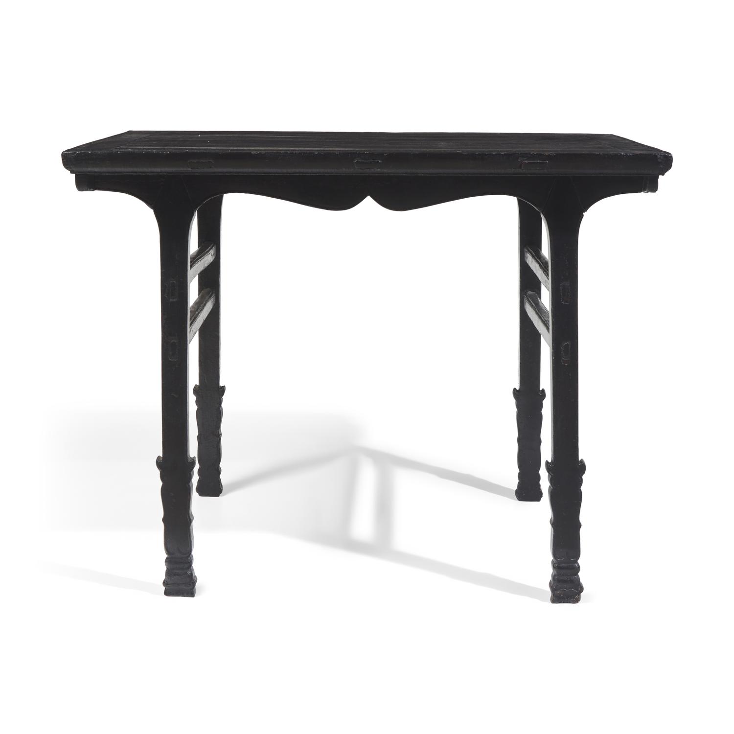 A Chinese Black Lacquered Wood Wine Table, Jiuzhuo, 17th Century 明末清初 黑漆木酒桌