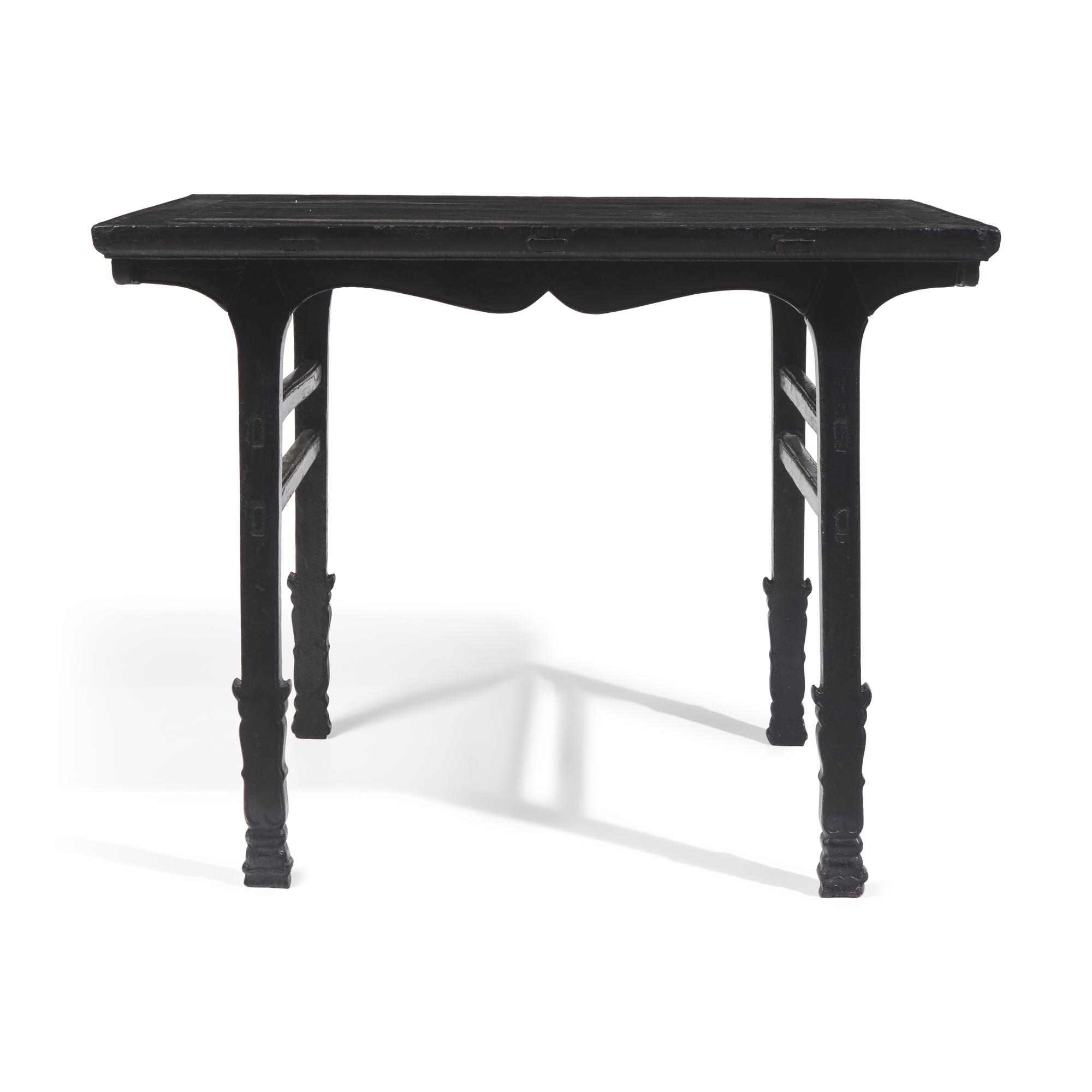 A Chinese Black Lacquered Wood Wine Table, Jiuzhuo, 17th Century 明末清初 黑漆木酒桌