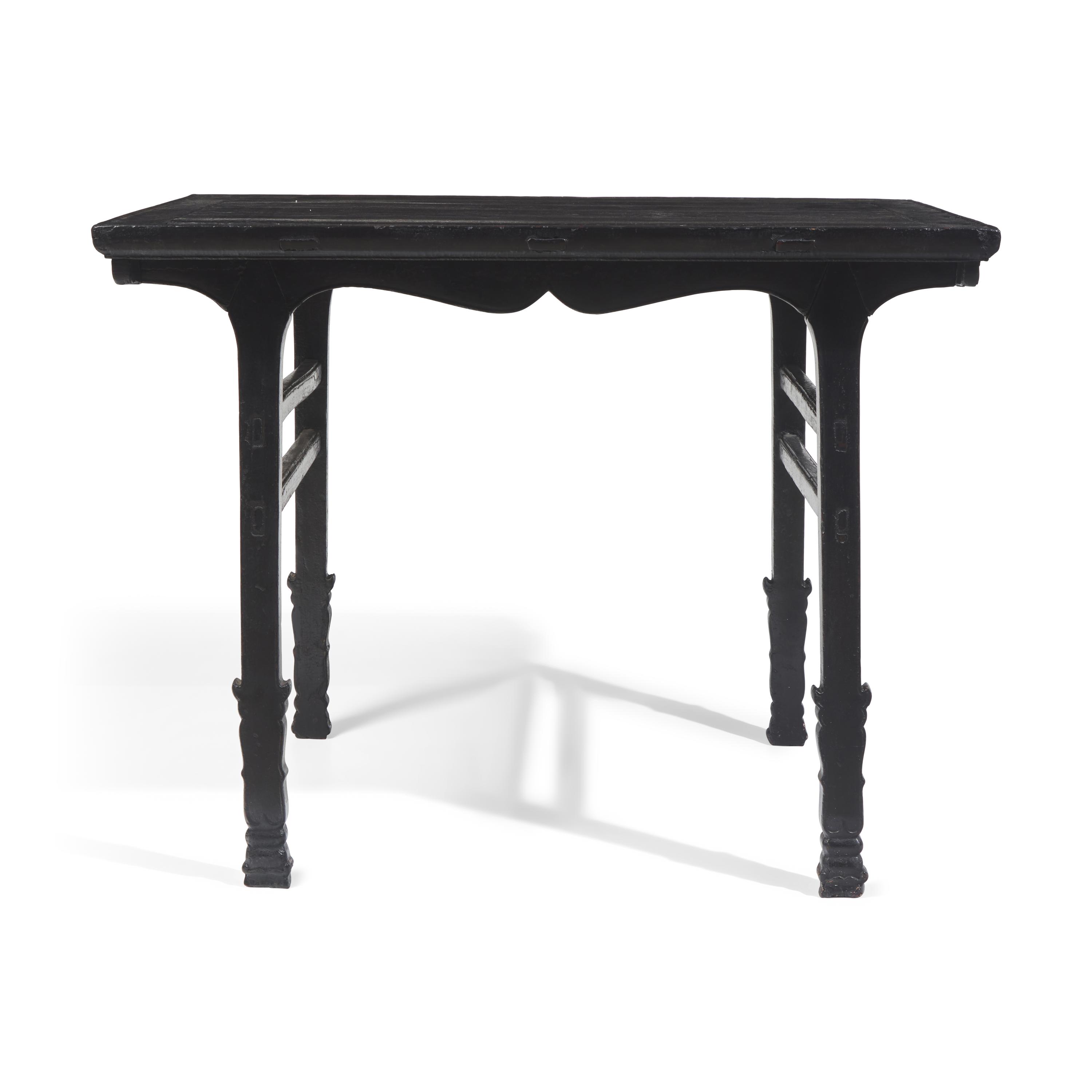 A Chinese Black Lacquered Wood Wine Table, Jiuzhuo, 17th Century 明末清初 黑漆木酒桌