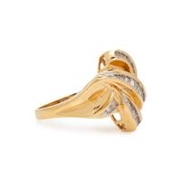 YELLOW GOLD AND DIAMOND RING