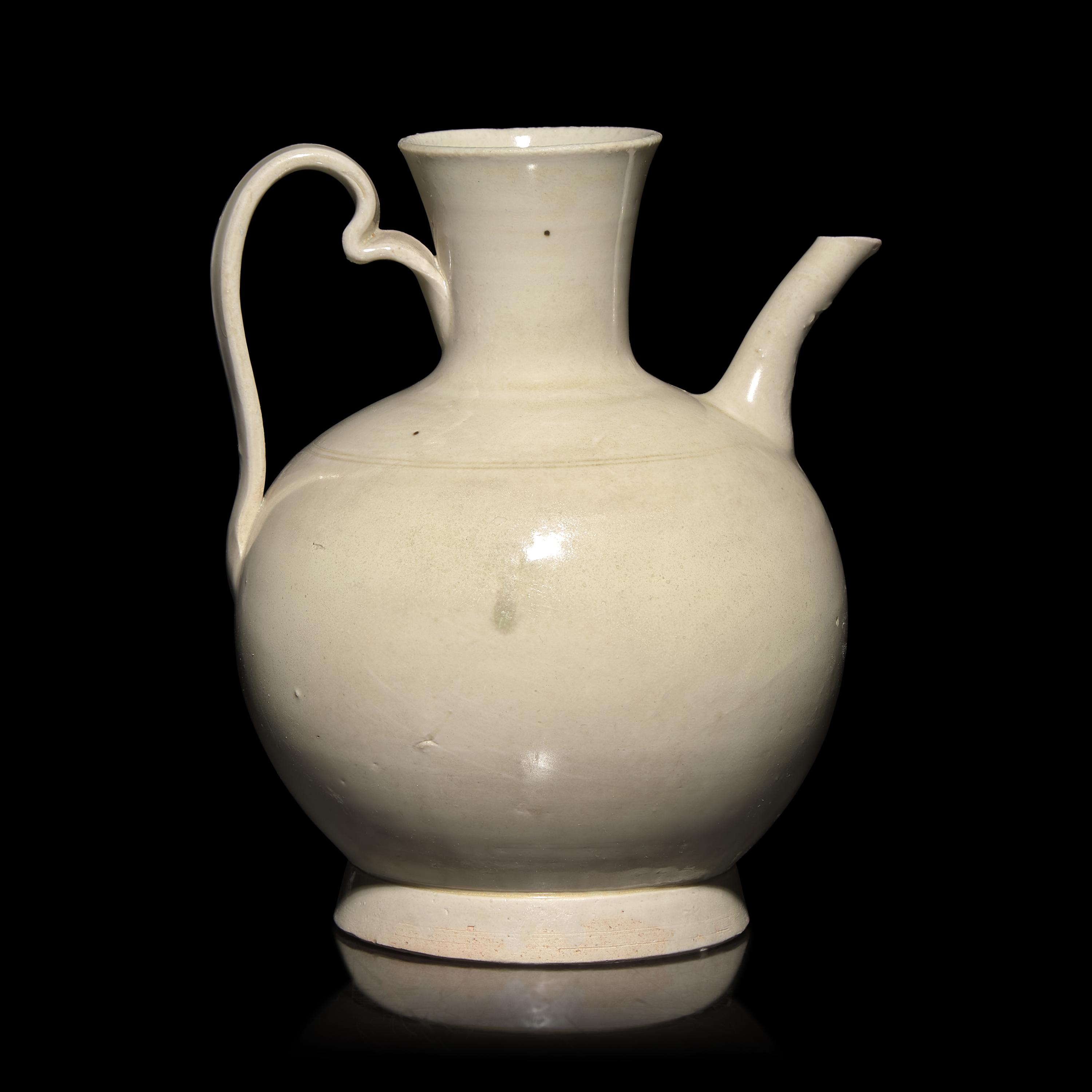 A Chinese Ding-Type White Glazed Ewer, Northern Song Dynasty — 北宋 仿定窯白釉執壺