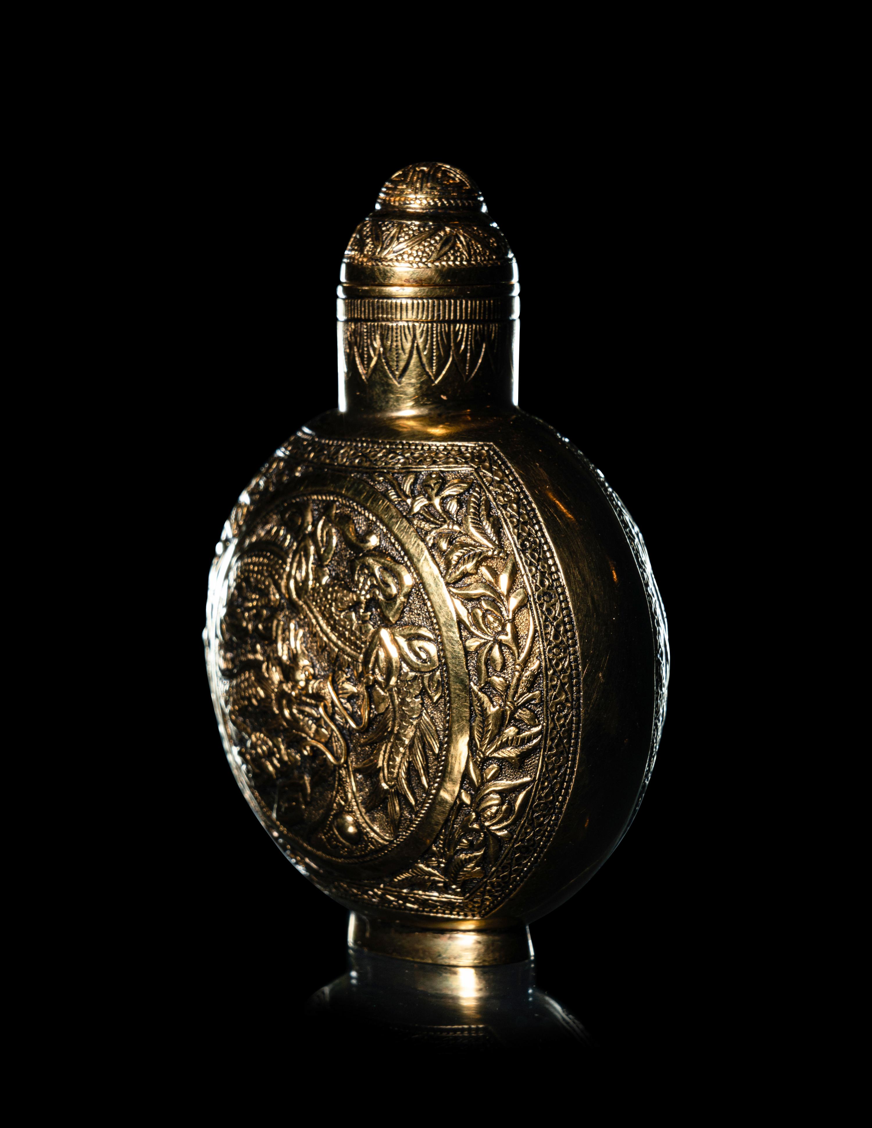 A 22K Yellow Gold Snuff Bottle