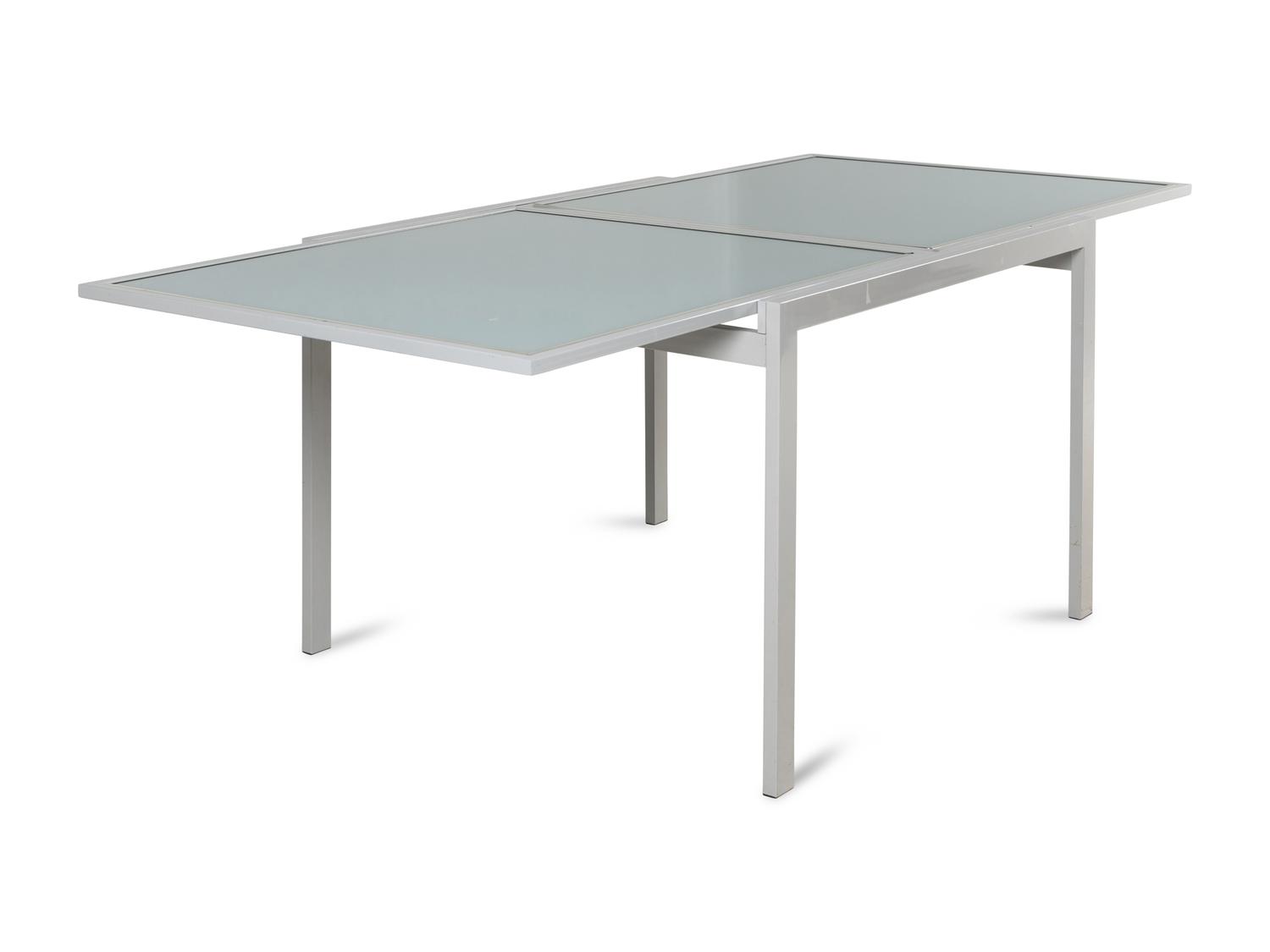 An Extendable Dining Table