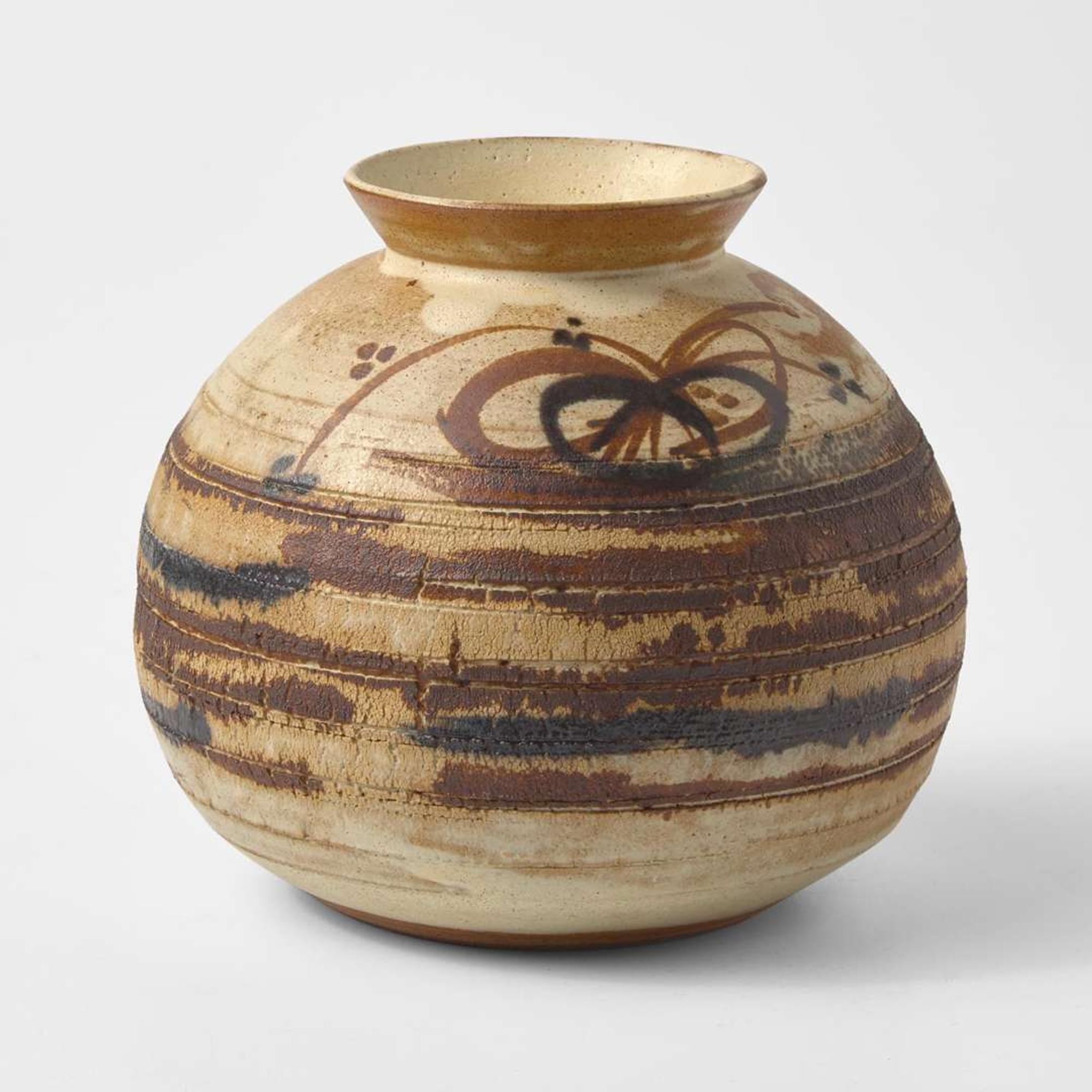 A Wedgwood John Dermer (b 1949) Studio Pottery Vase UK, circa 1972