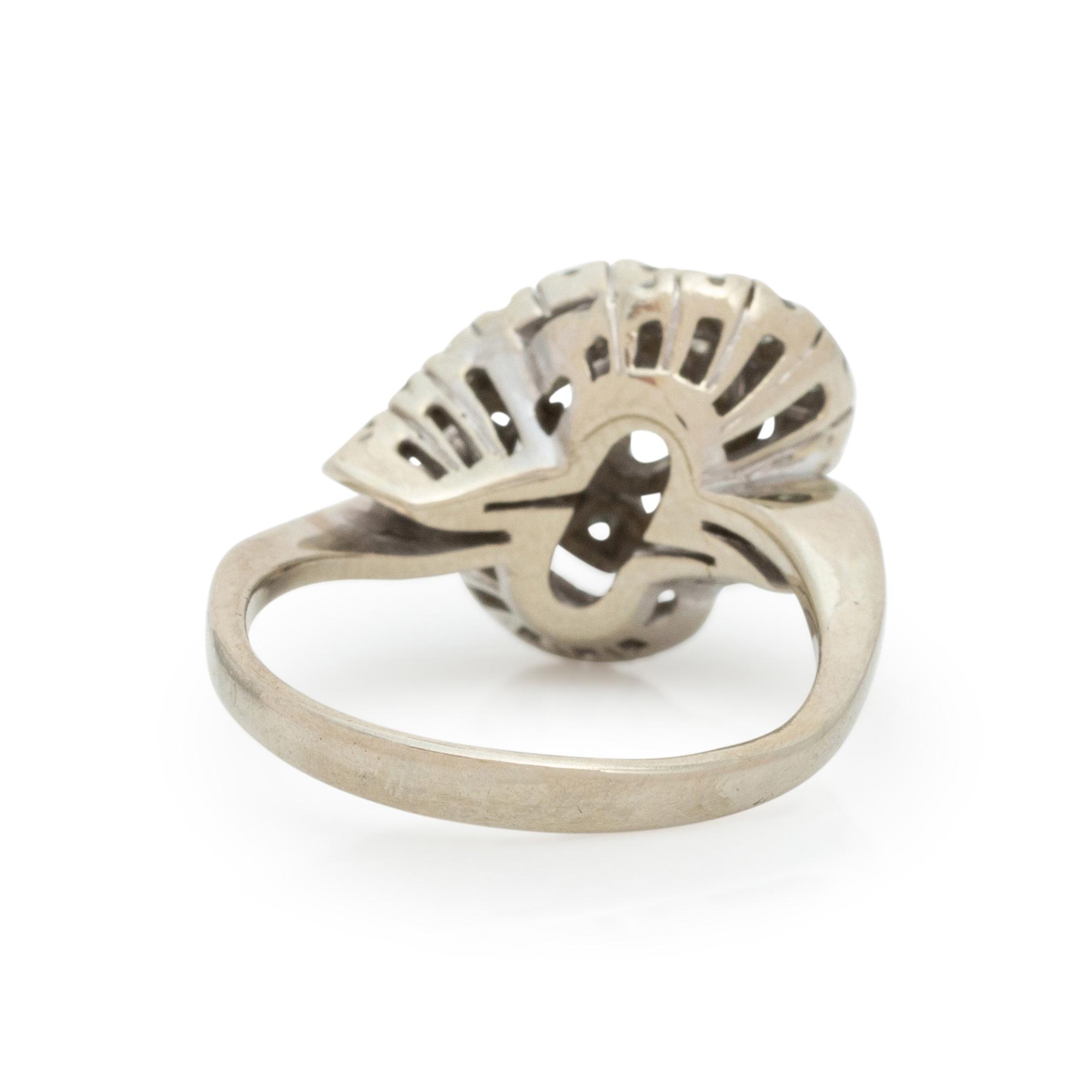 WHITE GOLD AND DIAMOND RING