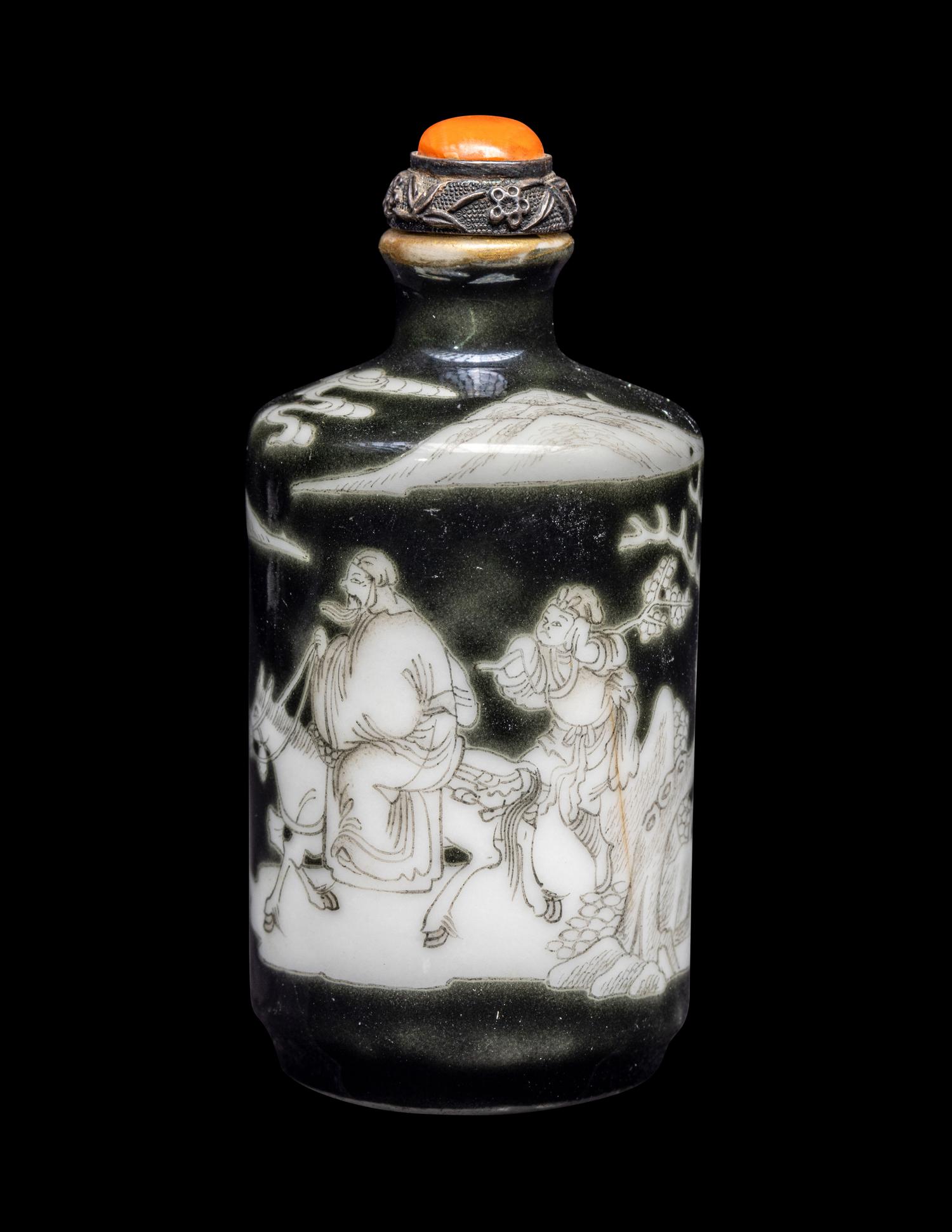 A Chinese Black Enameled Porcelain Snuff Bottle