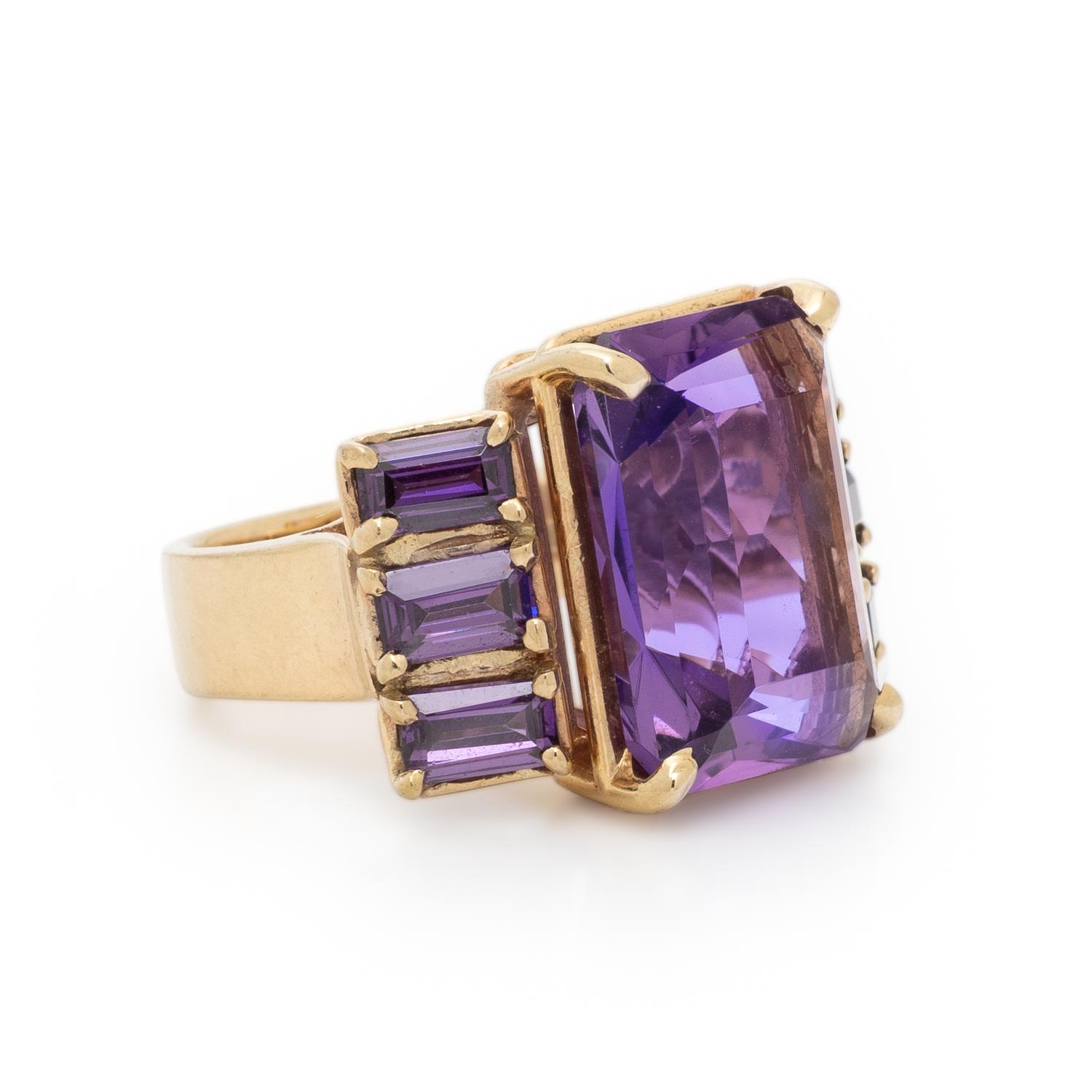 AMETHYST AND YELLOW GOLD RING