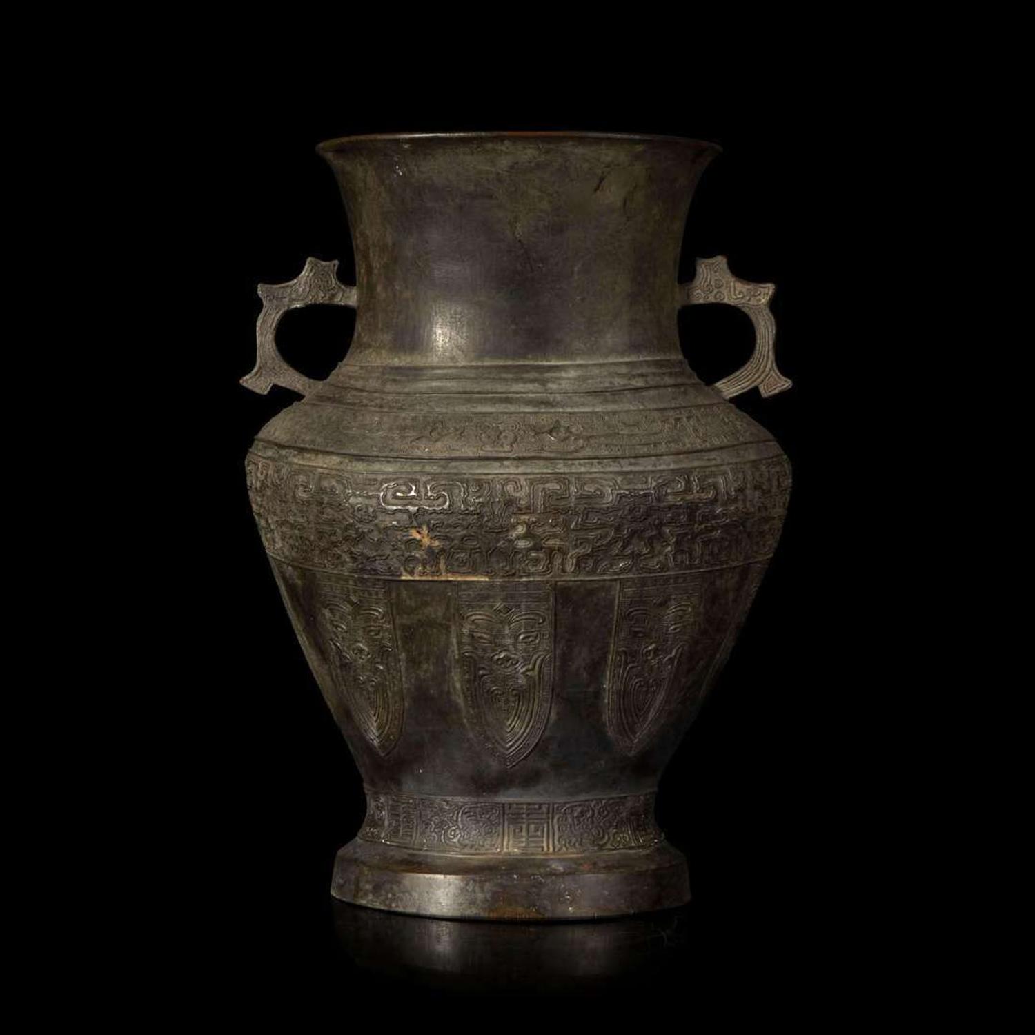 A large patinated bronze archaistic vase 仿古铜制大花瓶一件 18th/19th century or earlier ??????????