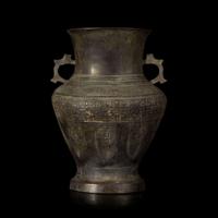 A large patinated bronze archaistic vase 仿古铜制大花瓶一件 18th/19th century or earlier ??????????