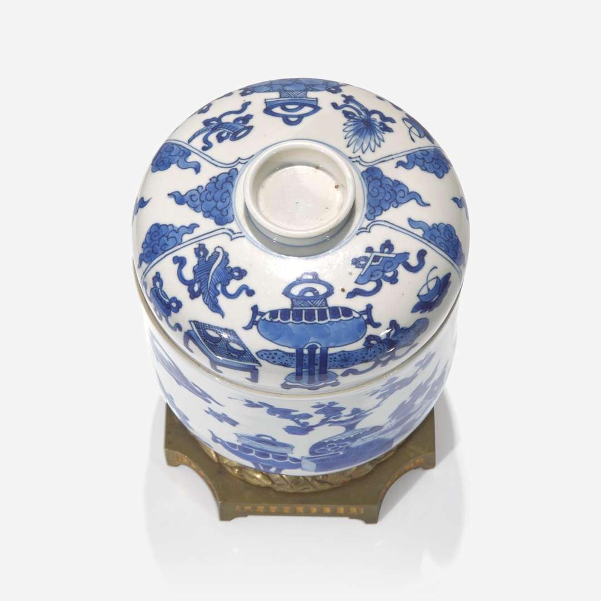 An ormolu-mounted Chinese blue and white porcelain jar and cover 嵌銅鎏金青花蓋罐 The porcelain Kangxi period ?? ? ??