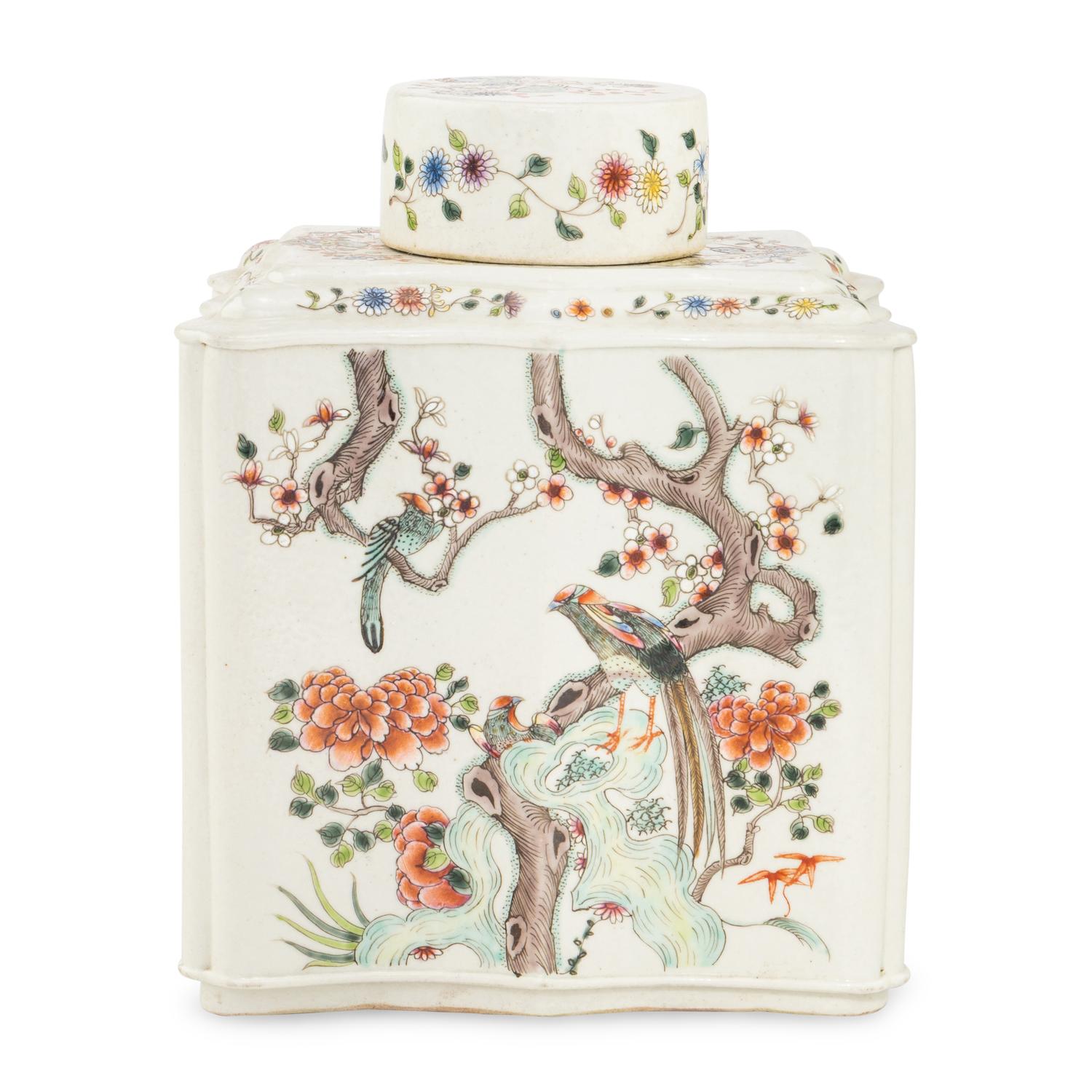 A Large Chinese Export Porcelain Tea Caddy