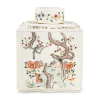 A Large Chinese Export Porcelain Tea Caddy
