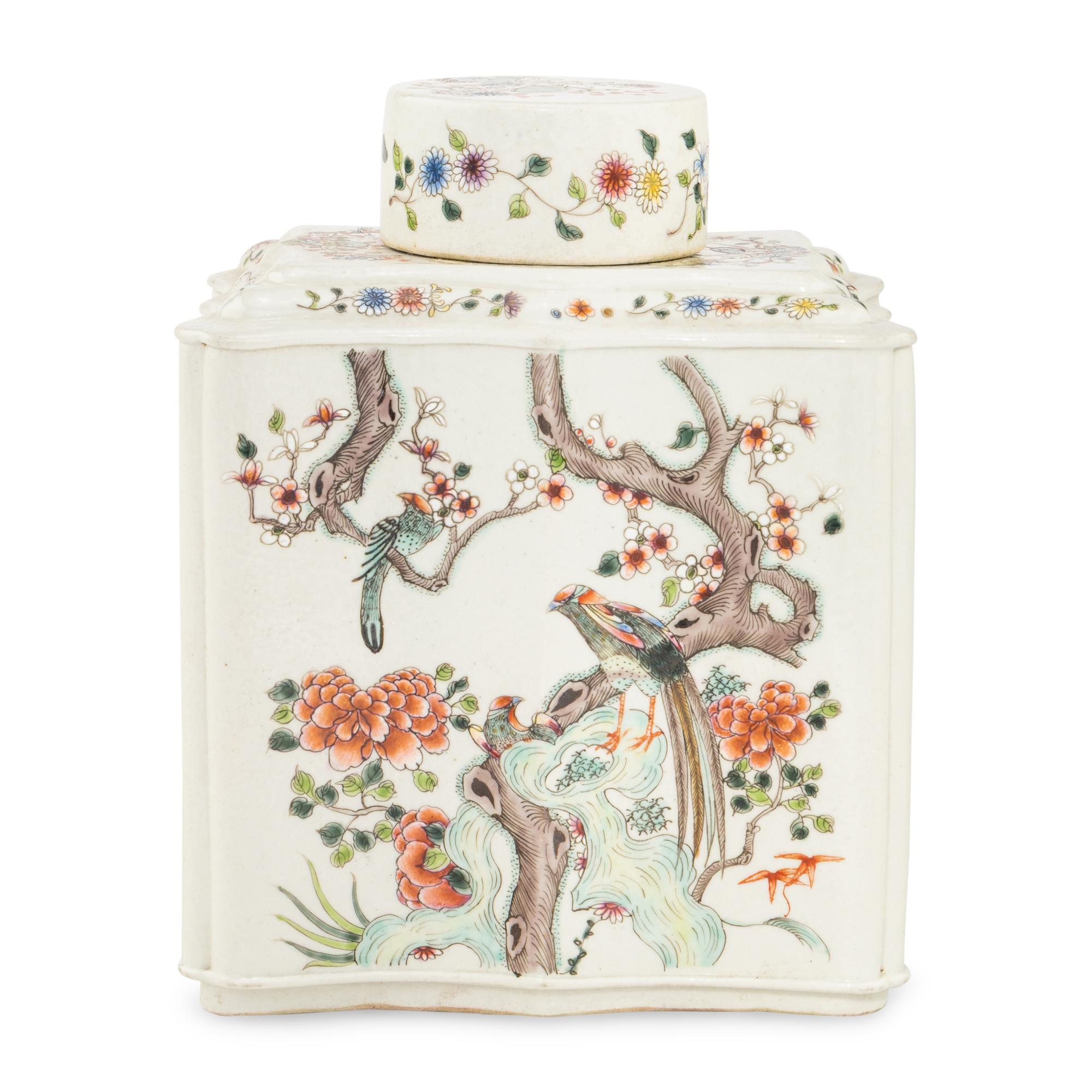 A Large Chinese Export Porcelain Tea Caddy
