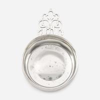A silver porringer Daniel Boyer (1725-1779), Boston, MA, circa 1740