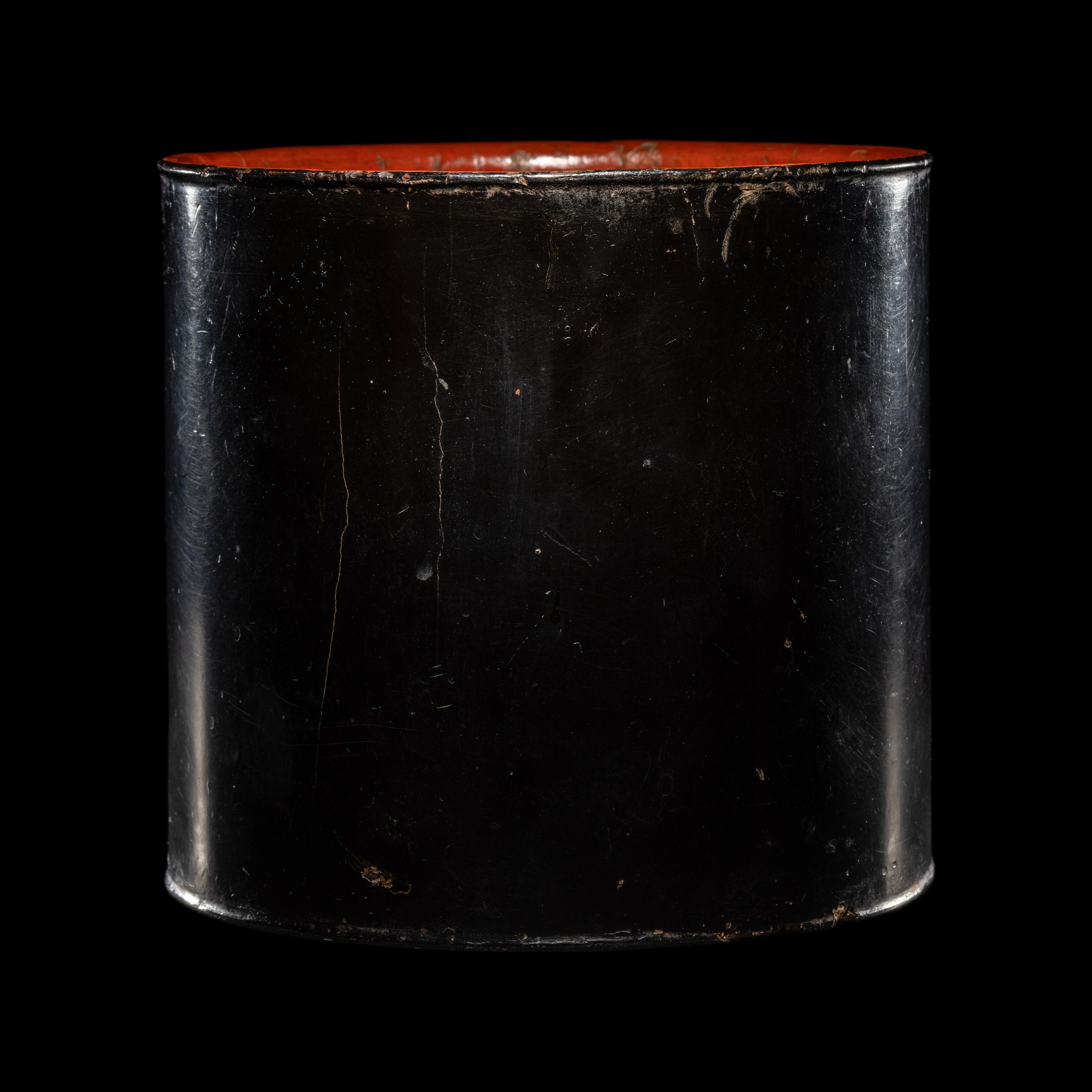 A Chinese Black and Red Lacquered Brushpot, Bitong, Wanli Mark 萬曆丙午（1606）款黑漆素面筆筒