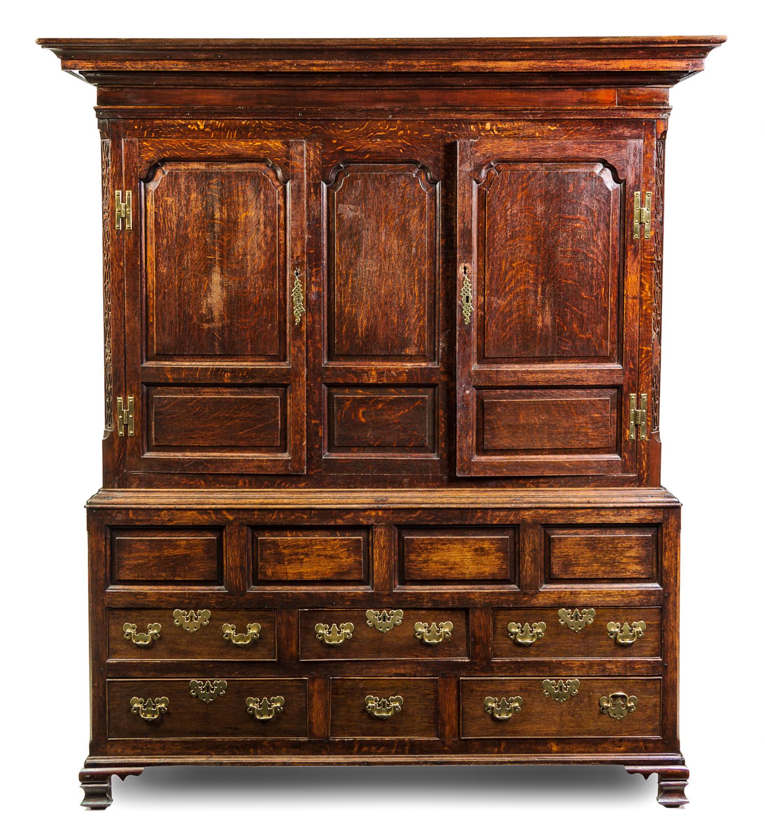 An English Oak Linen Press Height 81 x width 69 x depth 24 1/2 inches. — 18TH CENTURY WITH ADAPTATIONS