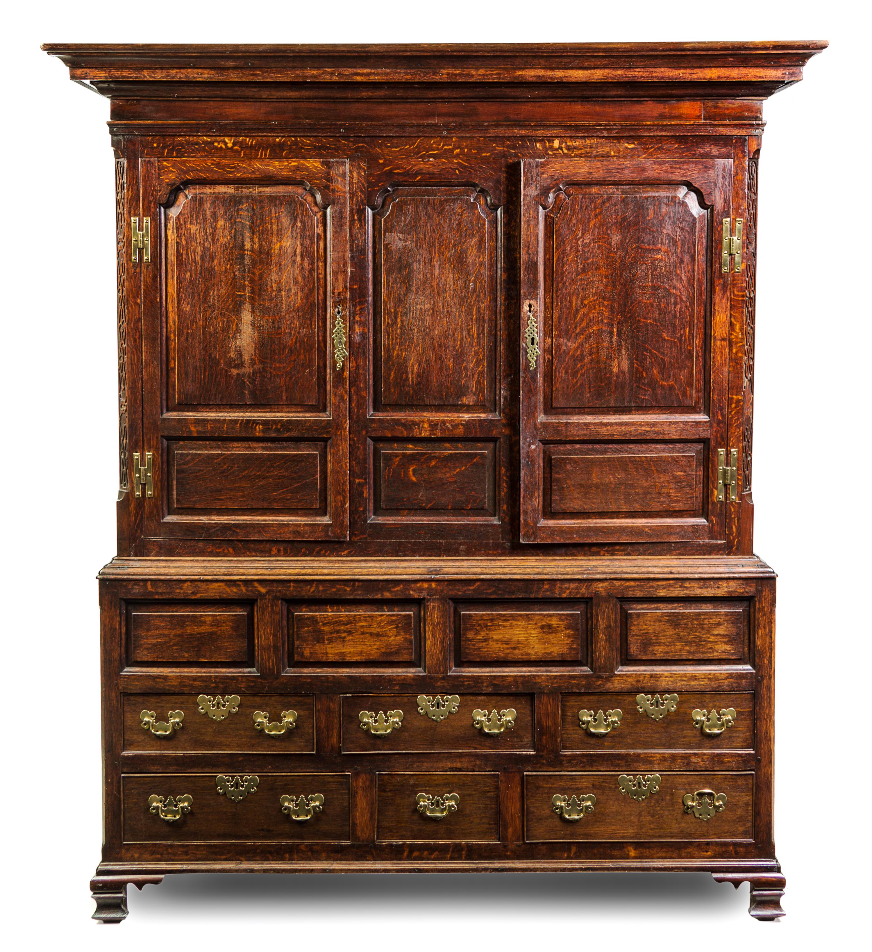 An English Oak Linen Press Height 81 x width 69 x depth 24 1/2 inches. — 18TH CENTURY WITH ADAPTATIONS