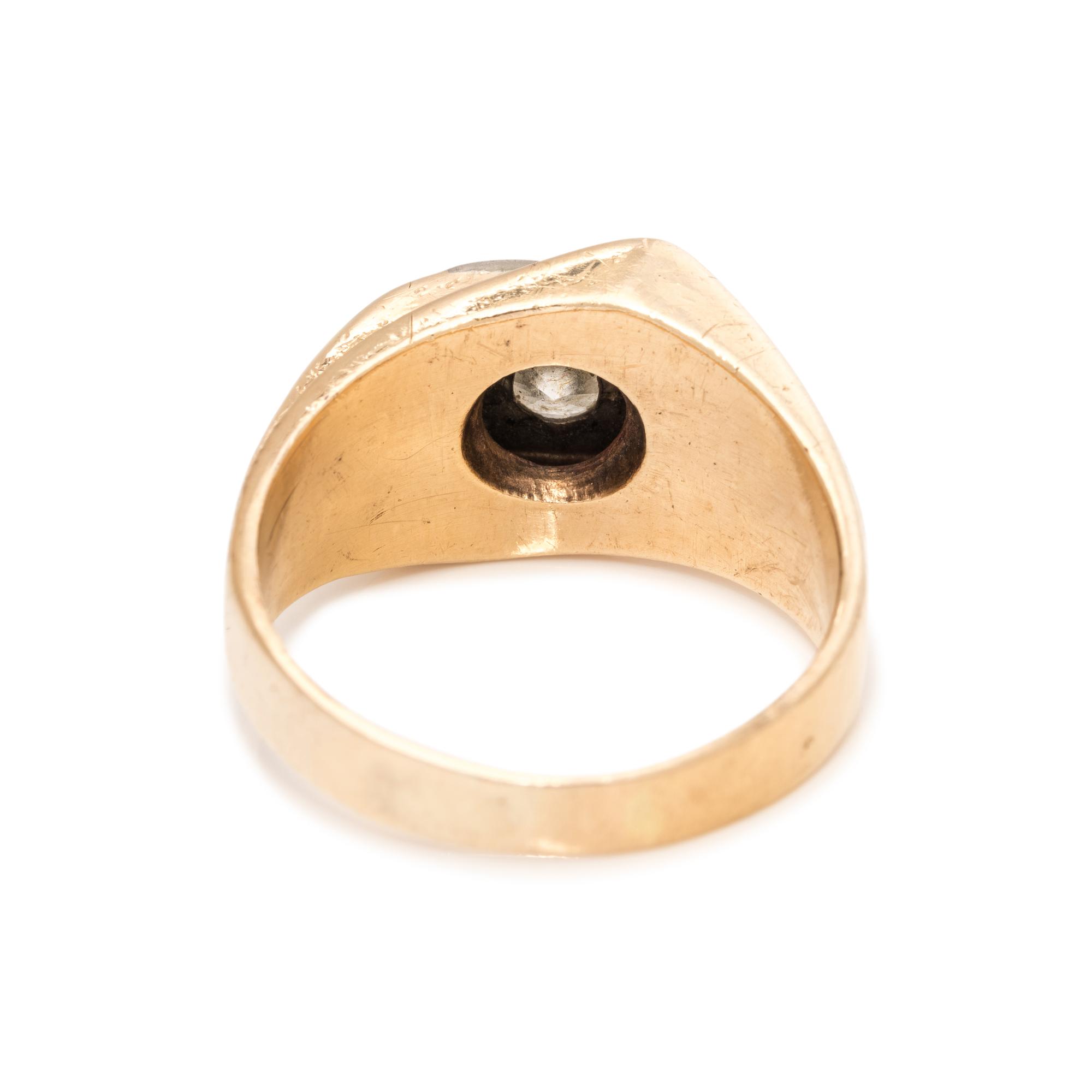 YELLOW GOLD AND DIAMOND RING