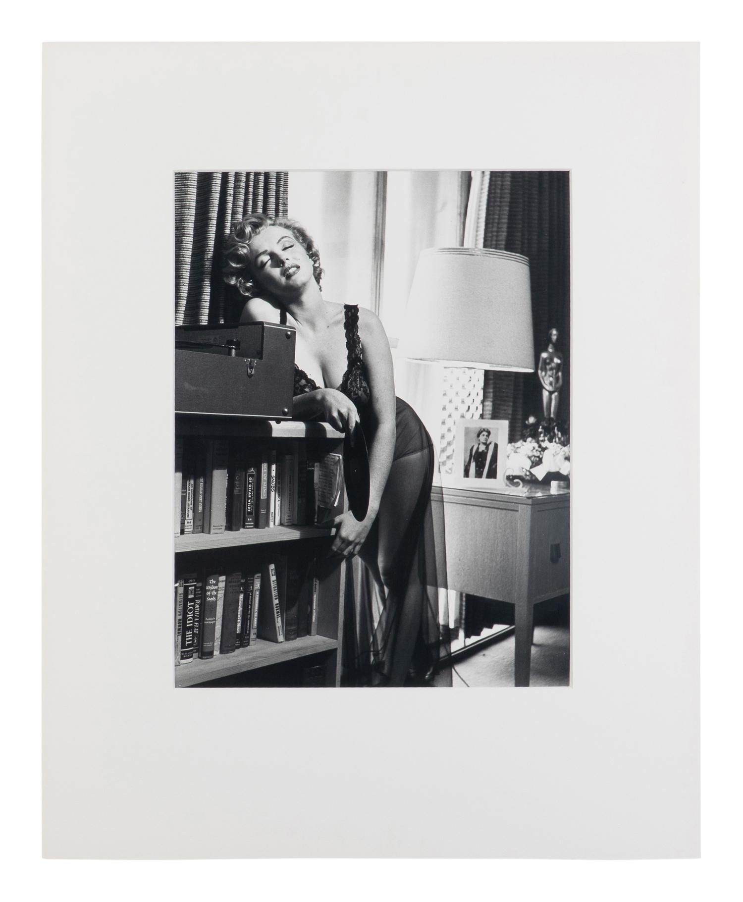 [PHOTOGRAPHY]. HALSMAN, Philippe (1906-1979). Halsman/Marilyn. New York: Neikrug Press, 1981.