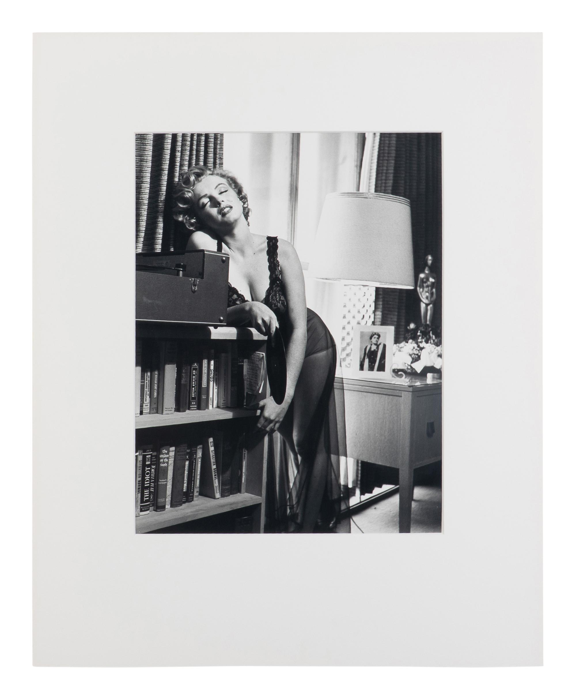 [PHOTOGRAPHY]. HALSMAN, Philippe (1906-1979). Halsman/Marilyn. New York: Neikrug Press, 1981.