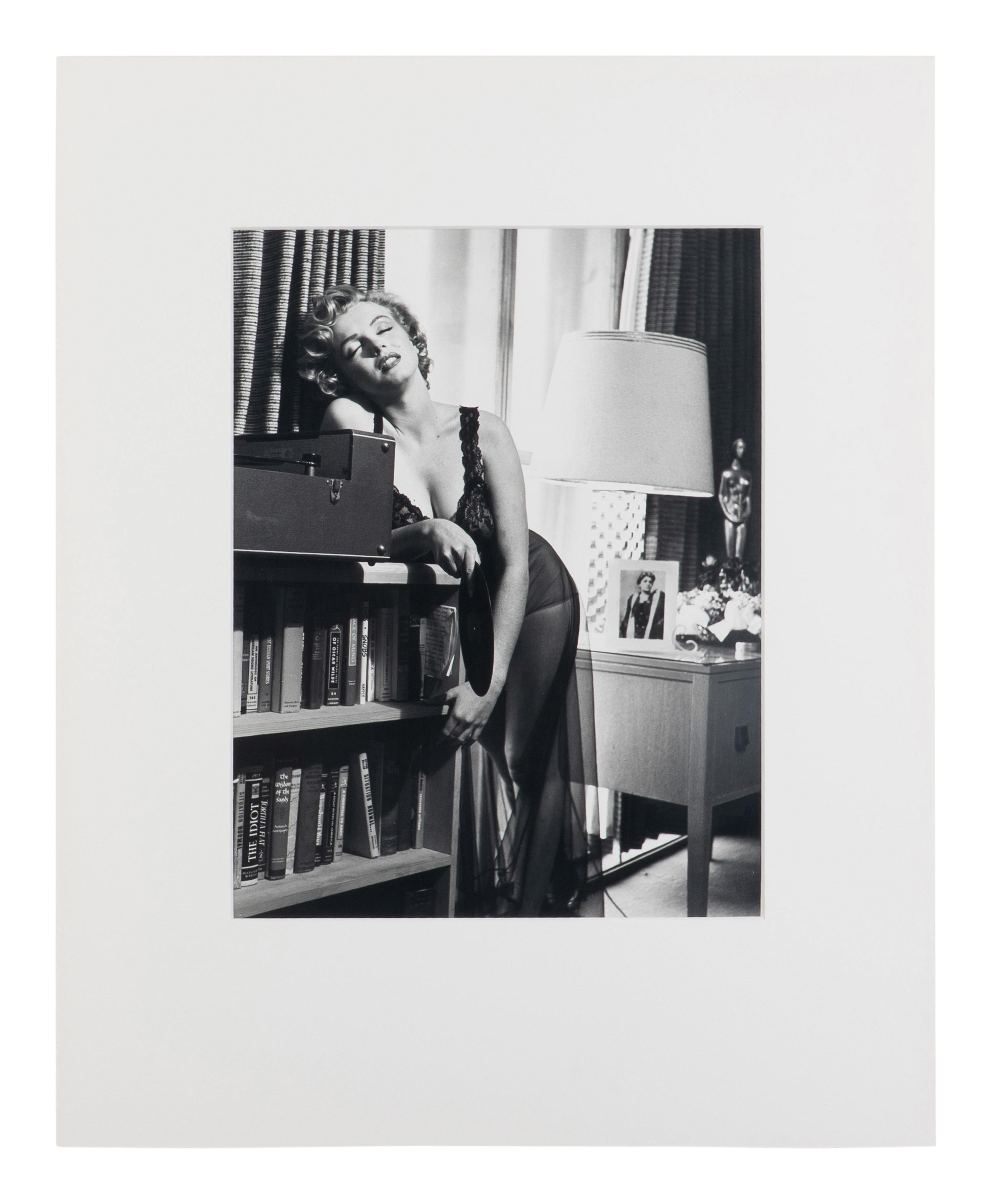 [PHOTOGRAPHY]. HALSMAN, Philippe (1906-1979). Halsman/Marilyn. New York: Neikrug Press, 1981.